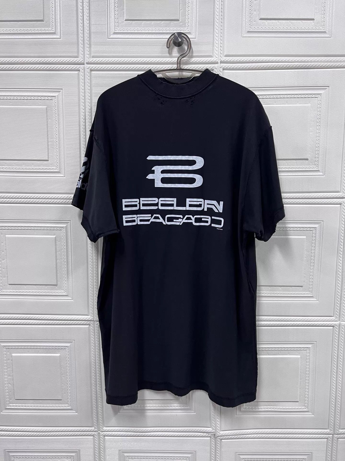Balenciaga Balenciaga Logo Print Distressed Short Sleeve Tee Size 1 New Size US S / EU 44-46 / 1 - 1 Thumbnail