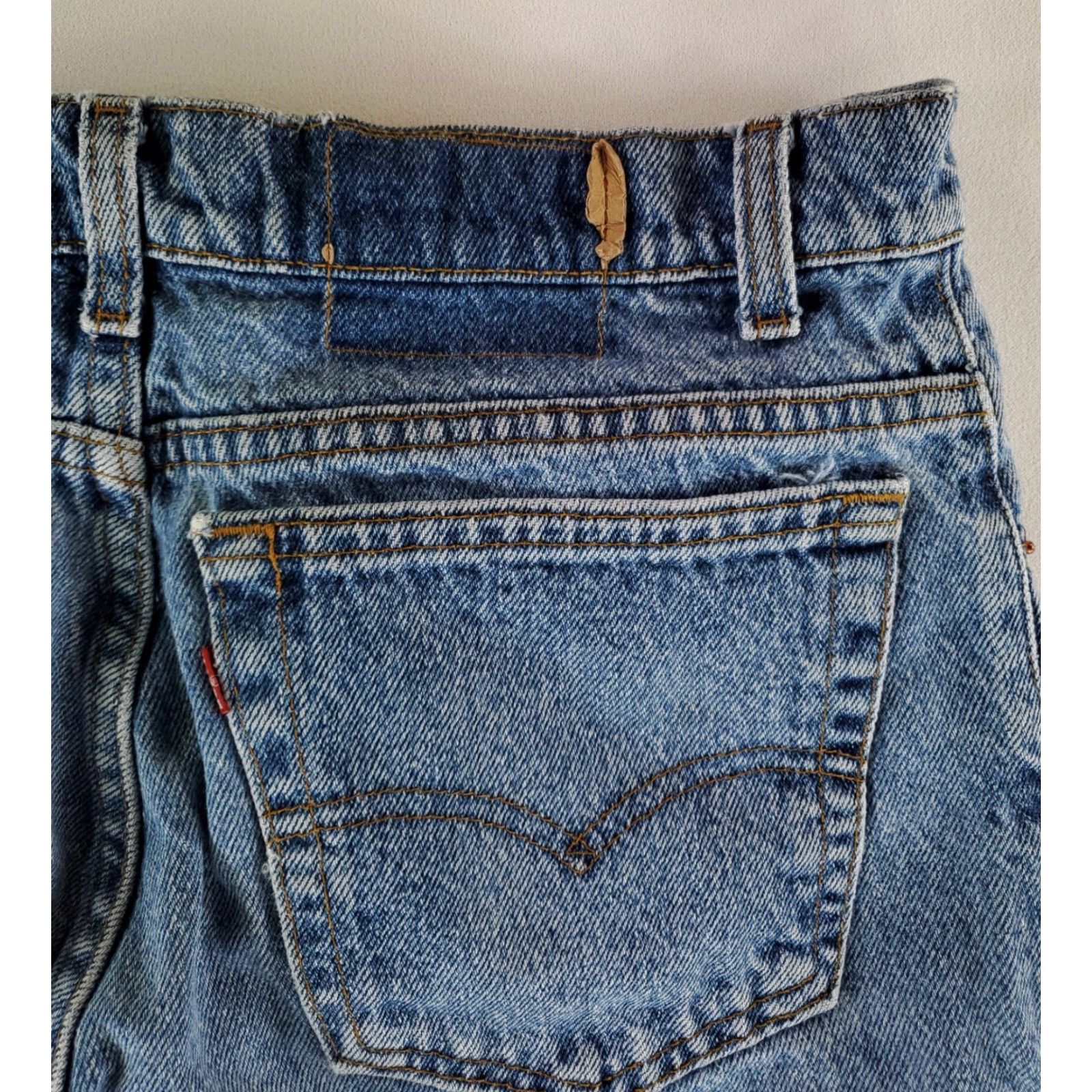 Levi's VINTAGE Levi's 550 Jeans Wide-Leg Denim Blue Whiskering Made USA Mens 32x30 Overall 33x30 Actual Size US 32 / EU 48 - 2 Thumbnail