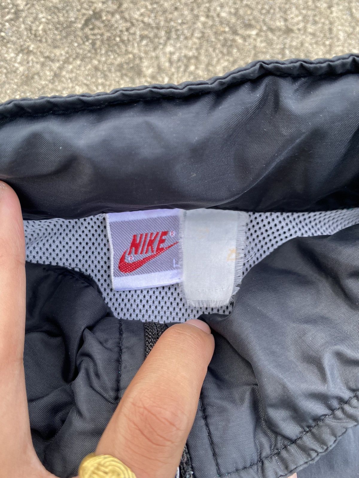 Nike Vintage 90s Nike Swoosh Windbreaker Jacket Size US L / EU 52-54 / 3 - 5 Thumbnail