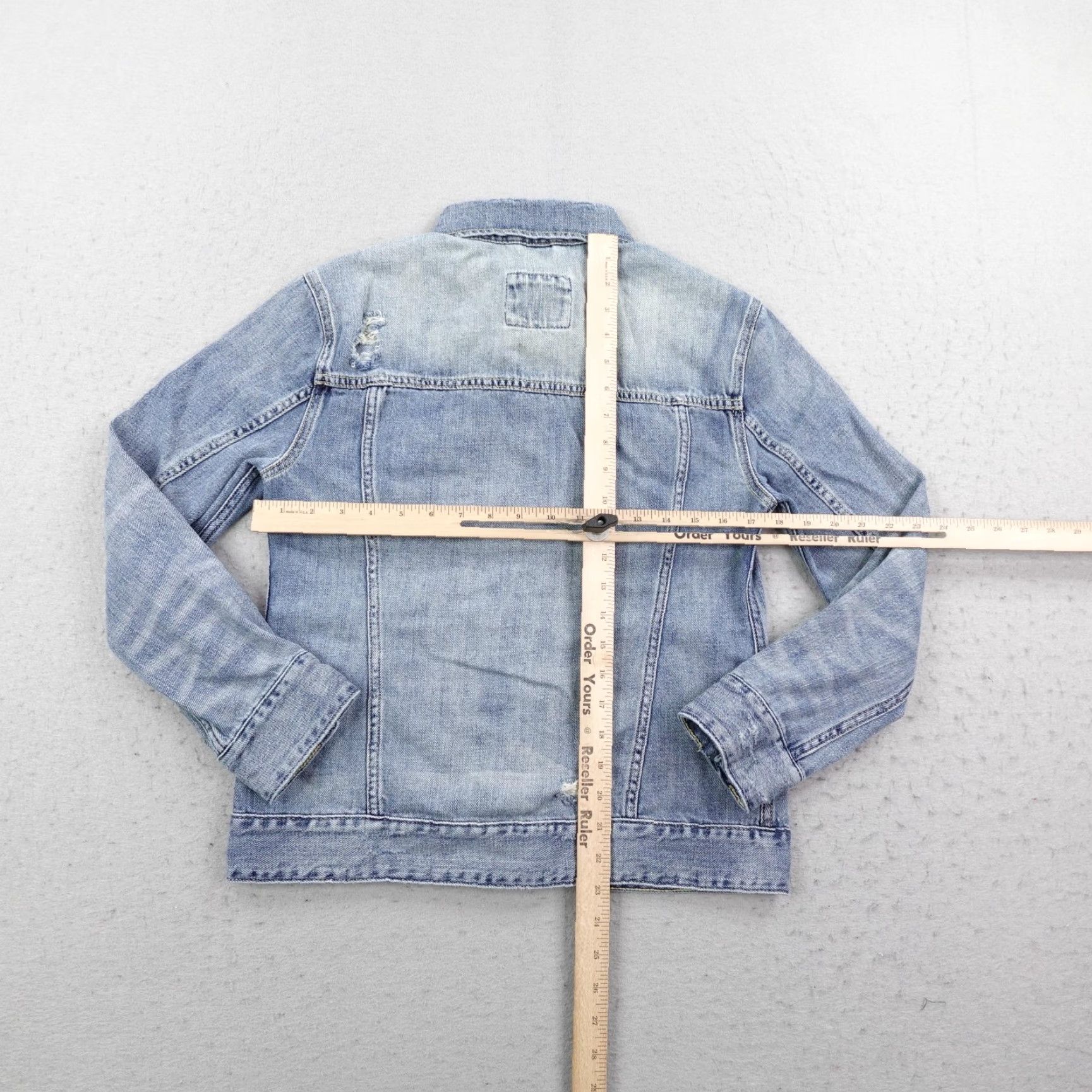 Abercrombie & Fitch Abercrombie & Fitch Jacket Womens Small Blue Denim Distressed Trucker Coat Jeans Pocket Short Sleeve Button Coat/ Jacket Size 28" / US 6 / IT 42 - 6 Thumbnail