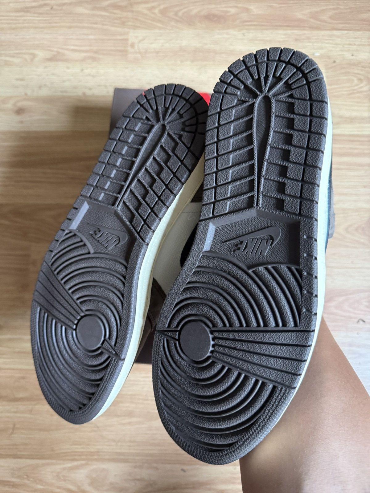 Nike × Travis Scott Travis Scott Mochas Size US 10.5 / EU 43-44 - 7 Thumbnail