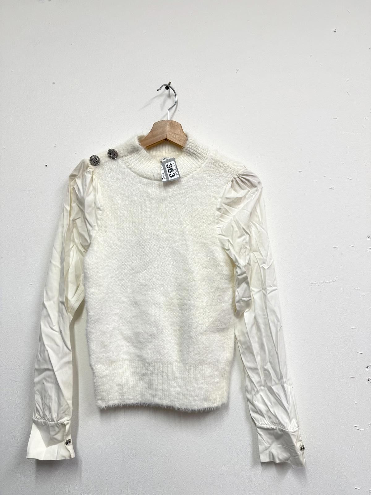 River Island River Island Women's White Textured Knit Sweater with Button Size ONE SIZE - 1 Thumbnail