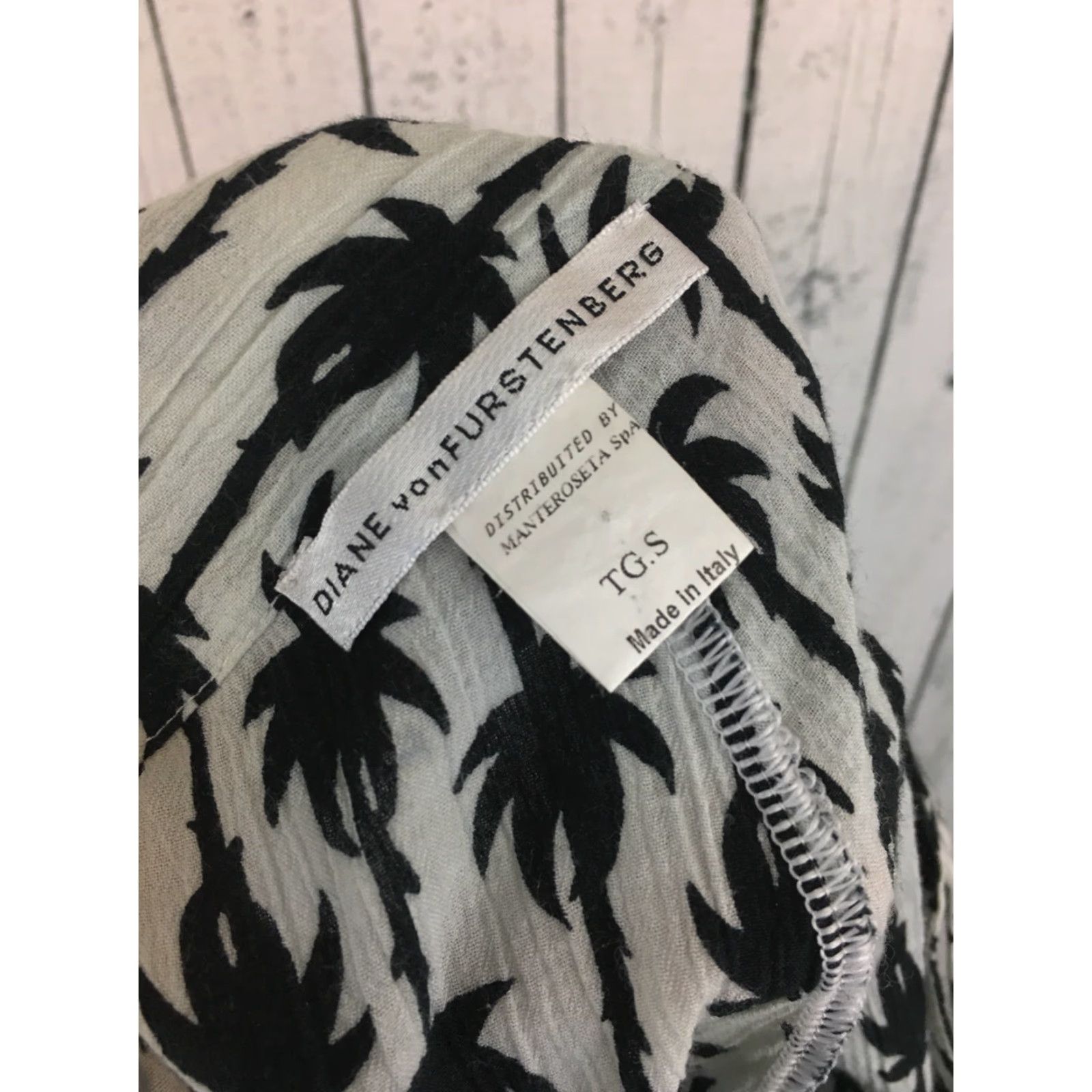 Diane von Furstenberg Diane von Furstenberg Shorts Black Gray Palm Trees Women's Sz TG.S Tie Belt Casual Shorts 28 in. Multi-Colored Palm Theme Mens Girls Size 28" / US 6 / IT 42 - 4 Thumbnail