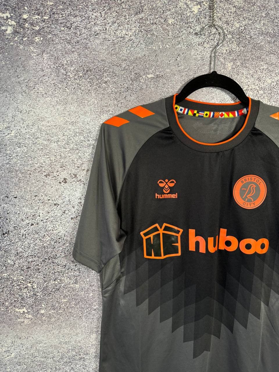 Hummel × Vintage Vintage Bristol City 2022/23 Hummel Soccer Jersey Size US S / EU 44-46 / 1 - 2 Thumbnail