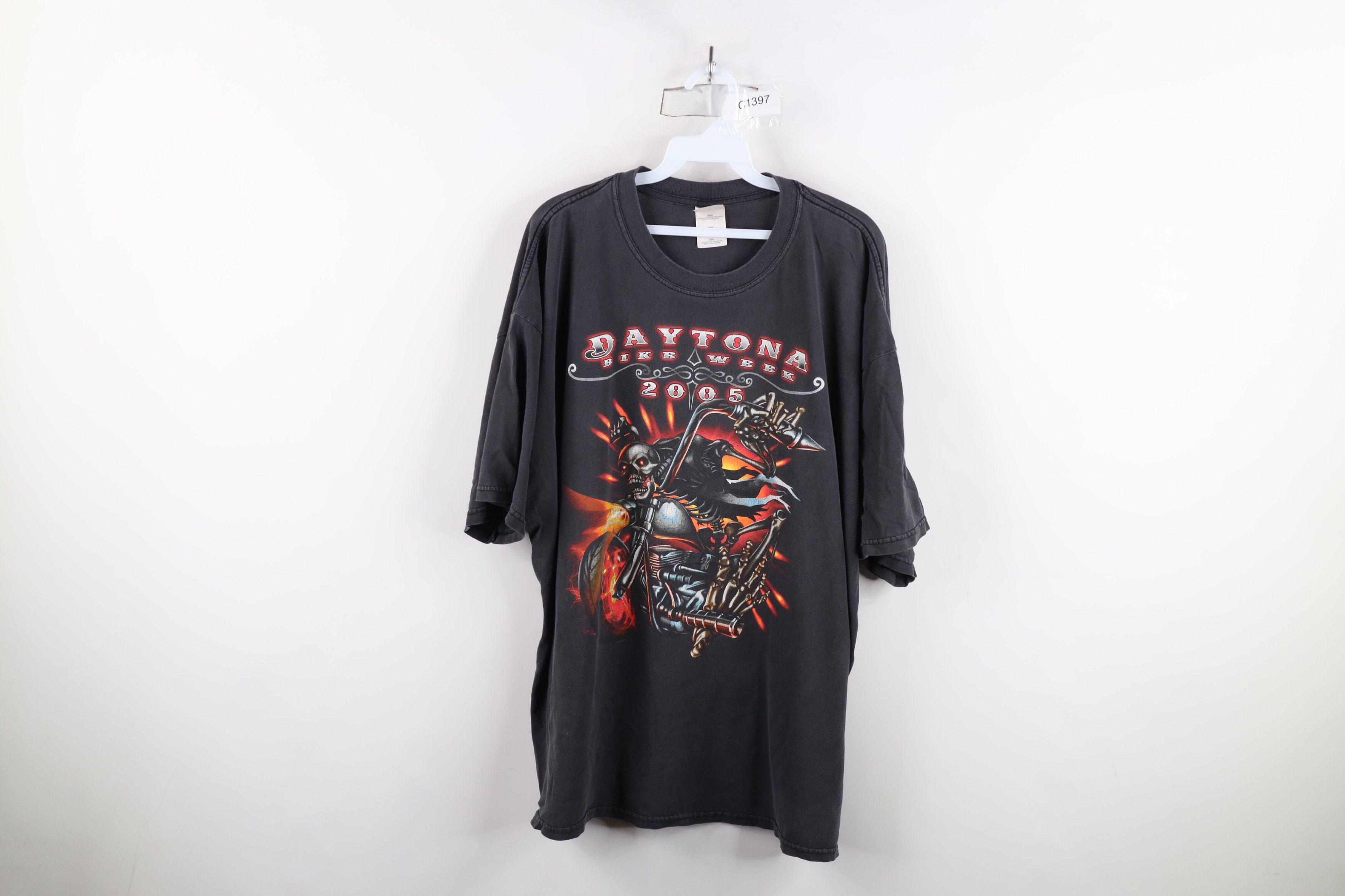 Vintage Vintage Y2K 2005 Daytona Week Skeleton Fire Flames T-Shirt Size US XXL / EU 58 / 5 - 1 Thumbnail