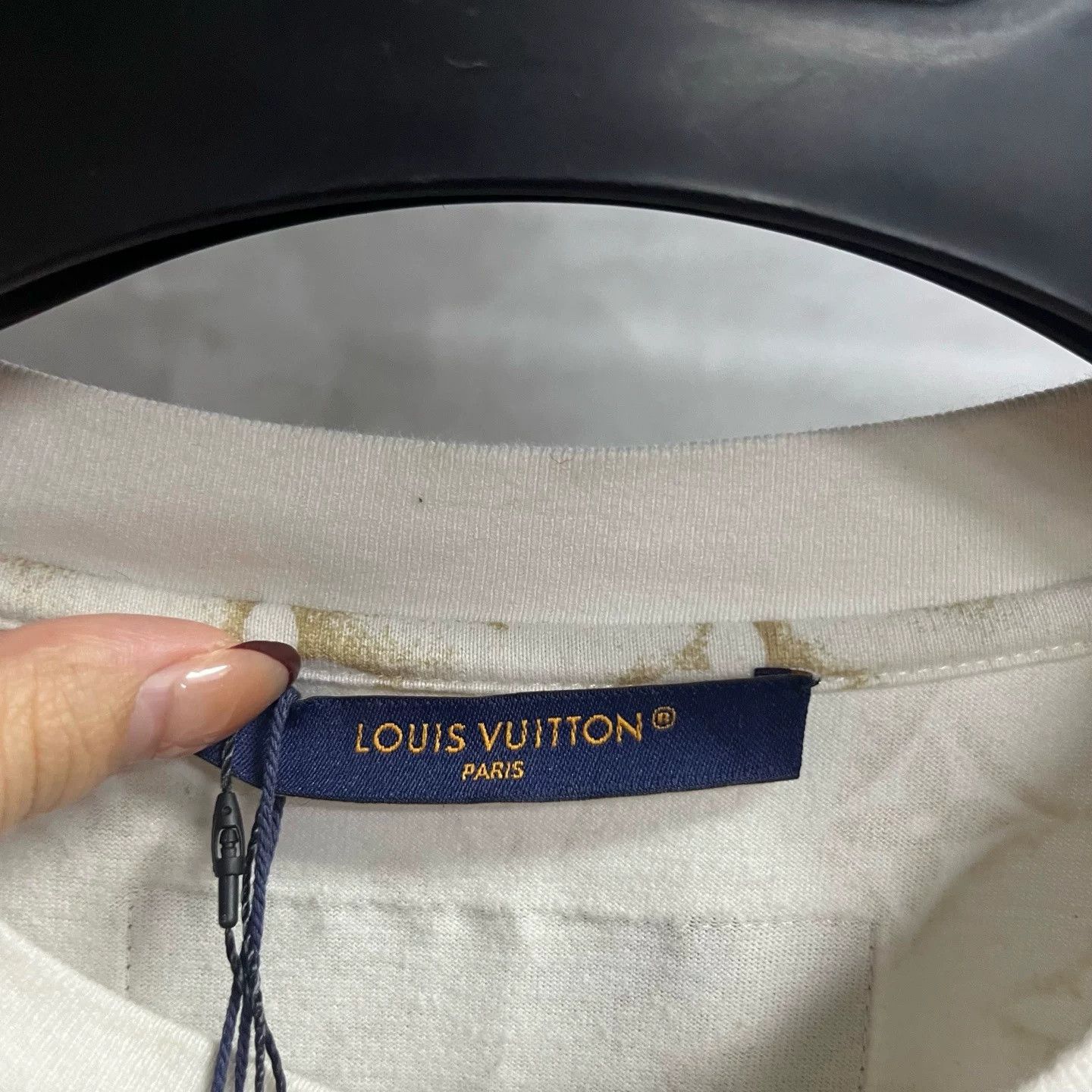 Louis Vuitton Louis Vuitton Beige Logo Print T-Shirt Size US XXL / EU 58 / 5 - 2 Thumbnail