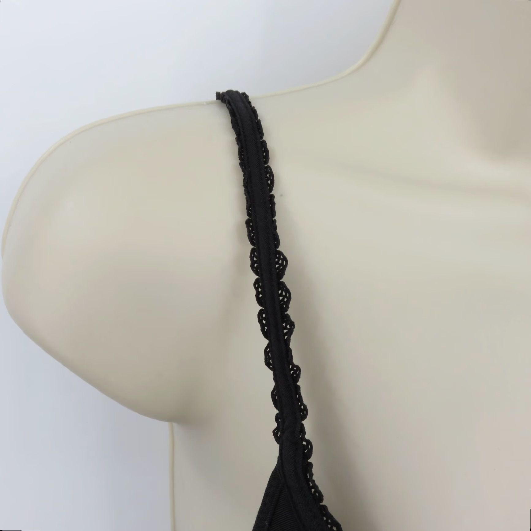 Vintage Lily of France Bra 36C Underwire Lined Black Scallop Lace Trim Women T-Shirt Cup C Brand Lily of France Size ONE SIZE - 2 Thumbnail