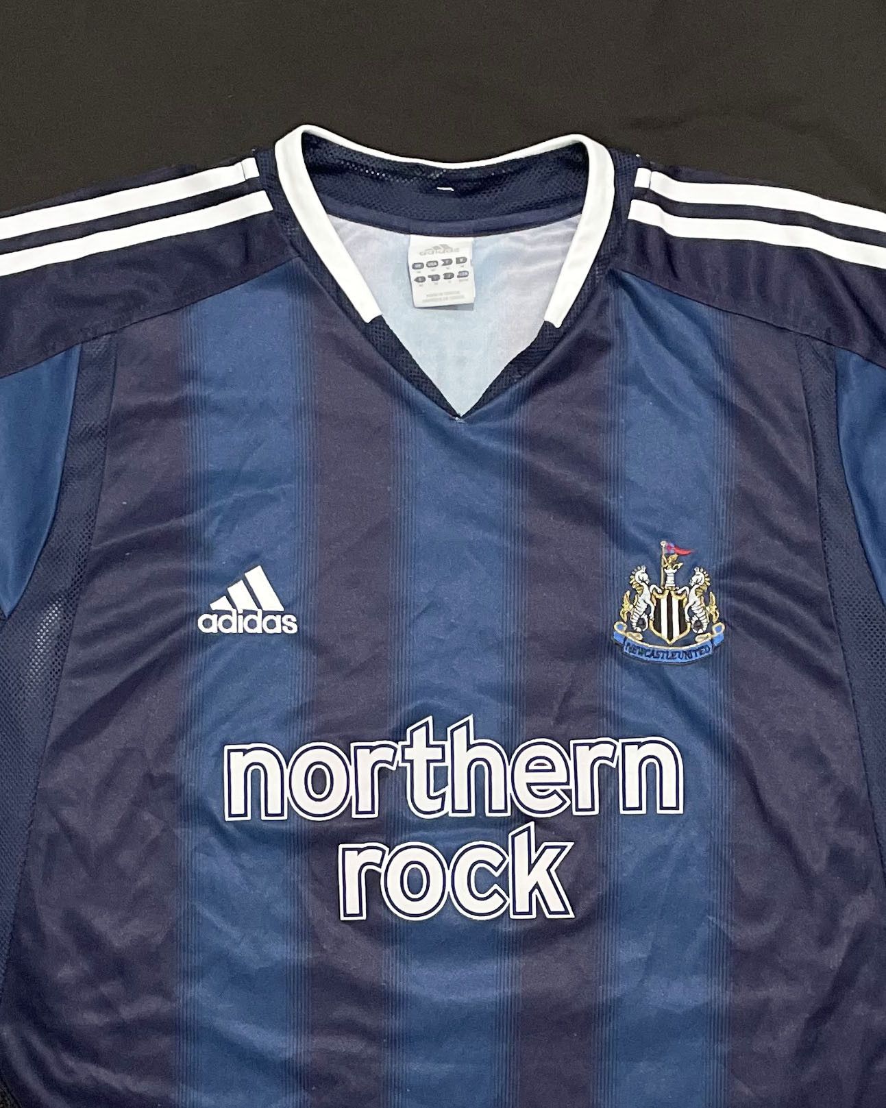 Adidas Newcastle United Away Kit 2004 2005 Size US M / EU 48-50 / 2 - 3 Thumbnail