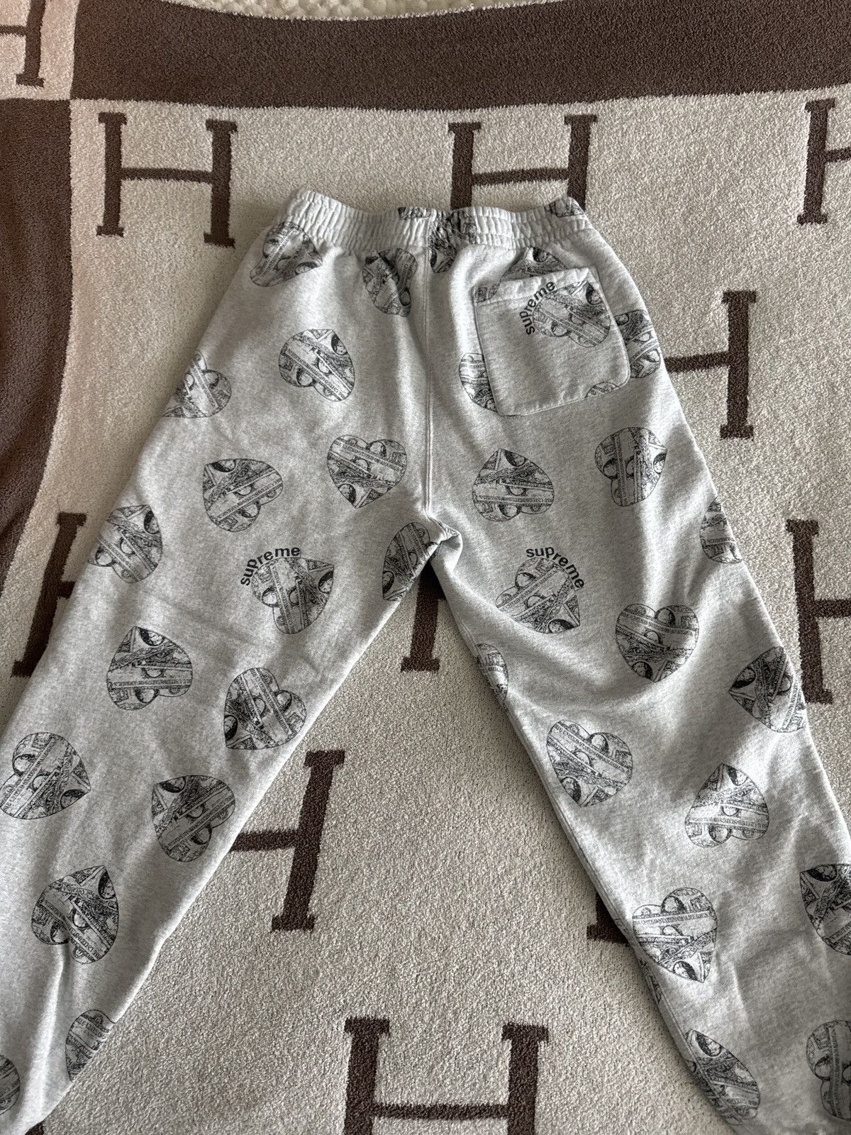 Supreme Supreme Love Cash Sweatpants Size US 31 - 2 Thumbnail