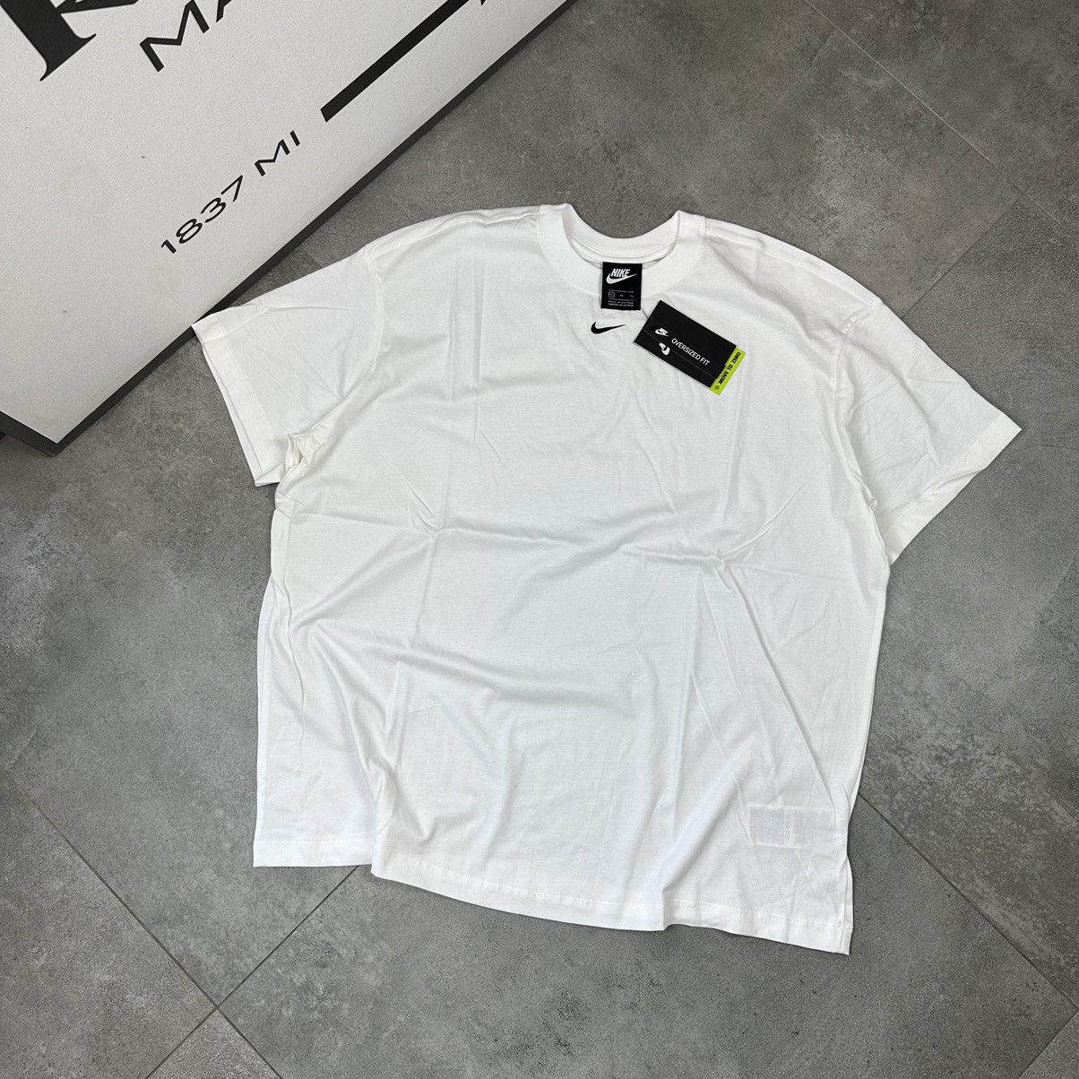 Nike Nike central swoosh t-shirt XL white streetwear Size US XL / EU 56 / 4 - 1 Thumbnail