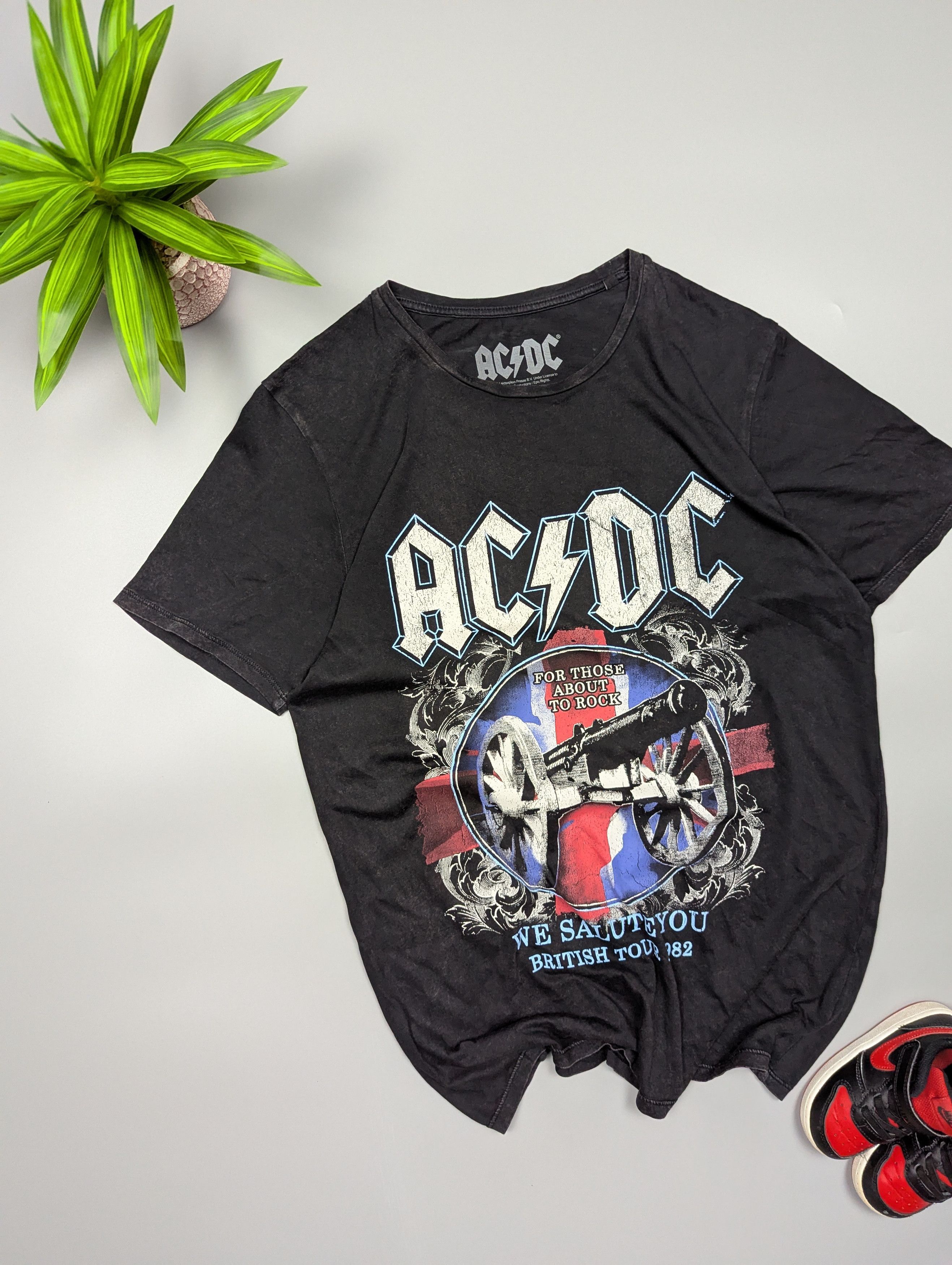 Band Tees AC/DC 1982 Tour Rock Tee Men's M Vintage Band Shirt Size US M / EU 48-50 / 2 - 2 Thumbnail