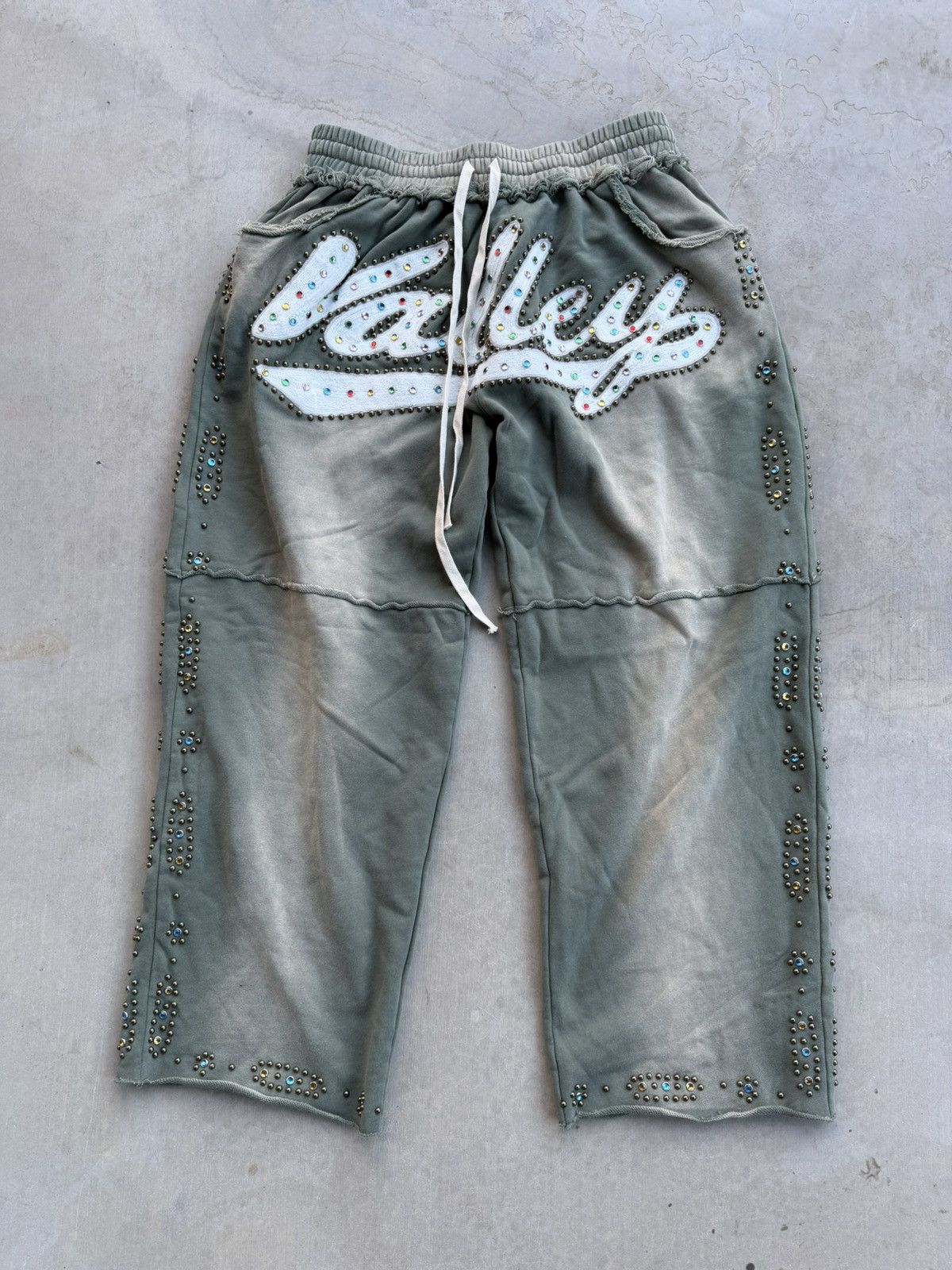 Vale Vale Forever Green Skittle Sweatpants Size Medium l NWT Size US 32 / EU 48 - 1 Thumbnail