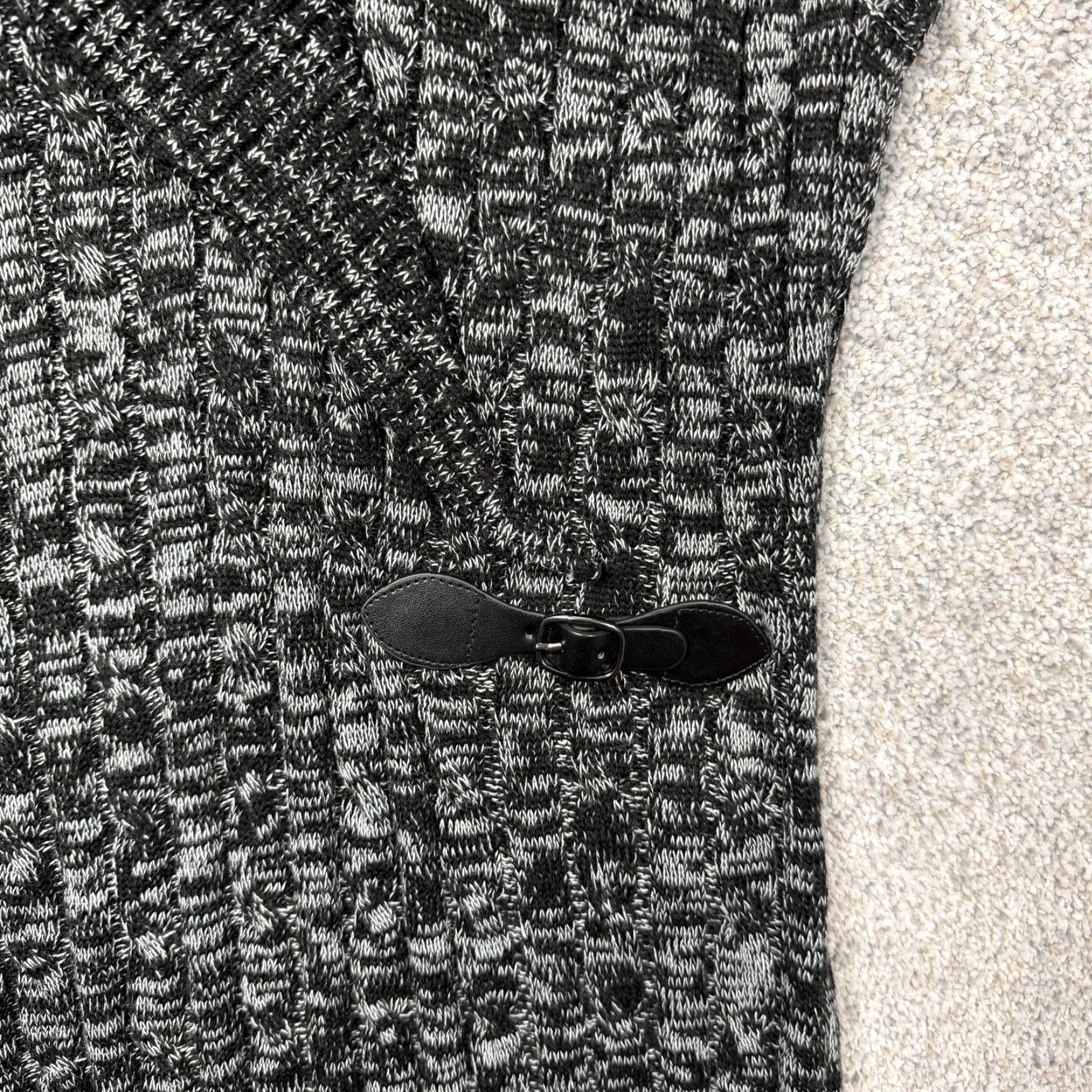 Calvin Klein Calvin Klein Sweater Dress M Black Knit Marled Buckle Office Chic Casual Sleeveless V-Neck Knee Length Women Size M / US 6-8 / IT 42-44 - 4 Thumbnail