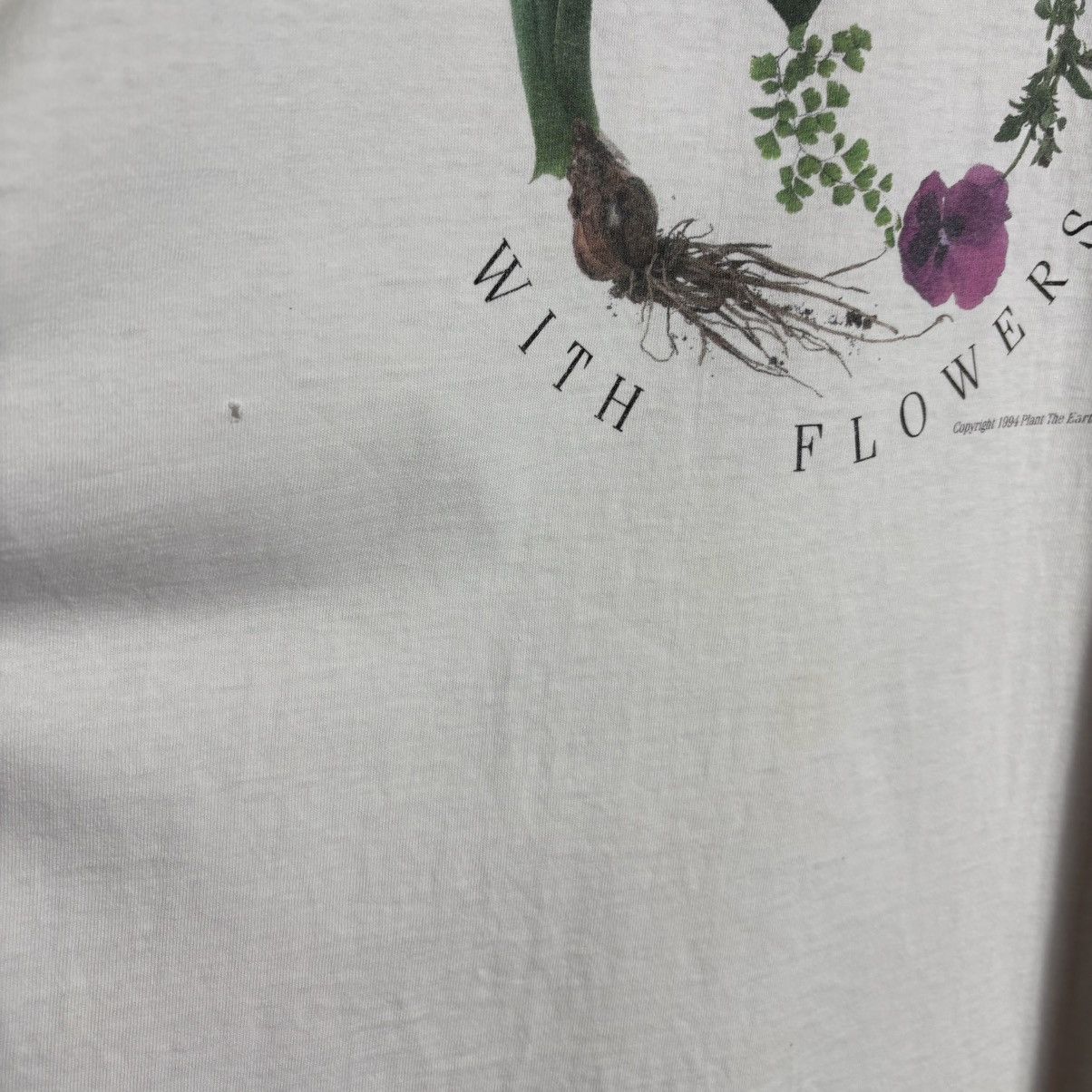 Vintage Vintage 90s Planet The Earth With Flowers Art T-Shirt Size US XL / EU 56 / 4 - 8 Thumbnail