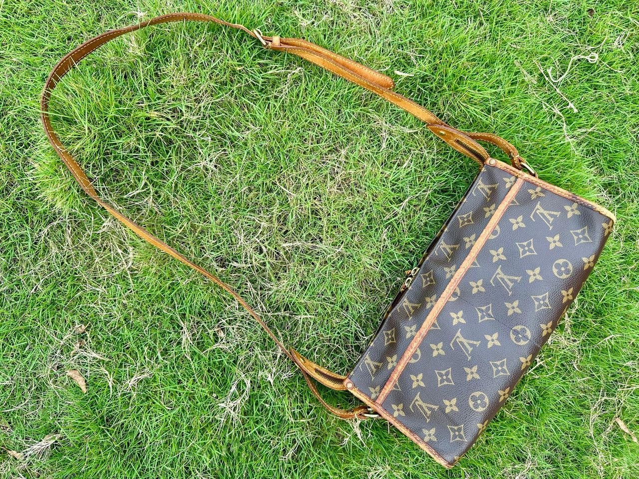 Louis Vuitton Authentic Louis Vuitton Monogram Popincourt Shoulder Bag Size ONE SIZE - 2 Thumbnail