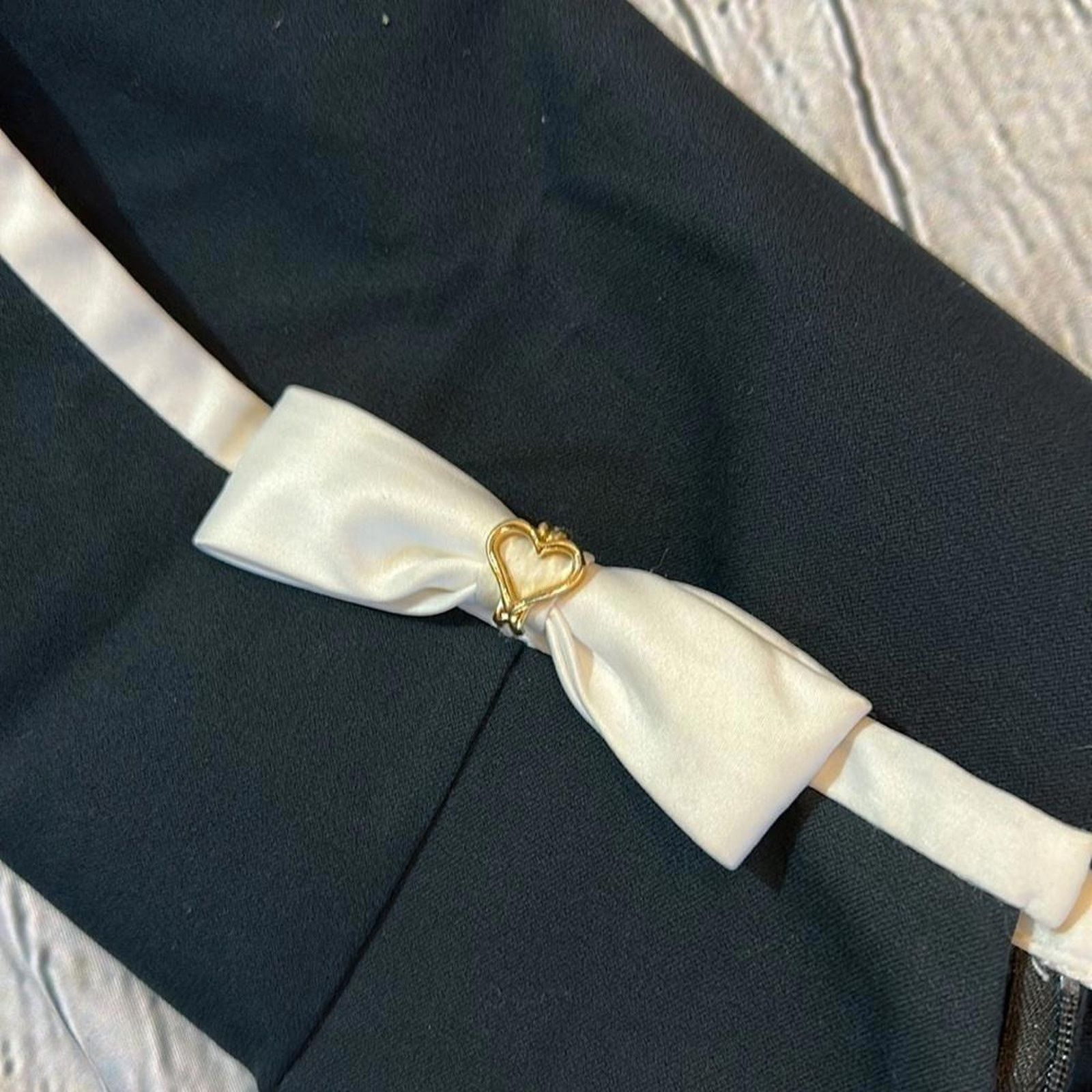 St. John St. John Sport Black Skirt with Satin Bow Size 26" / US 2 / IT 38 - 2 Thumbnail