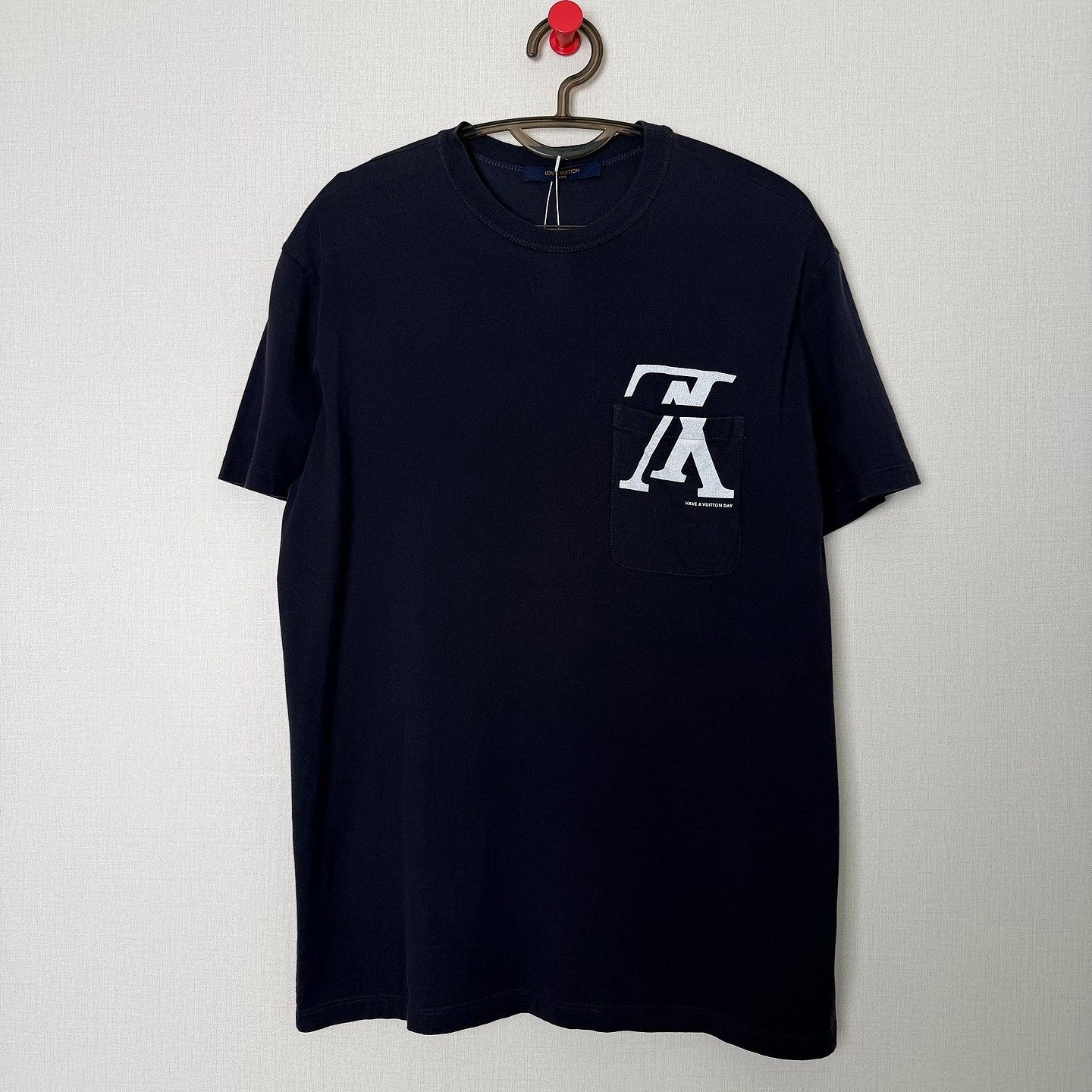 Louis Vuitton Louis Vuitton Logo Pocket T-Shirt Size S Size US S / EU 44-46 / 1 - 1 Thumbnail