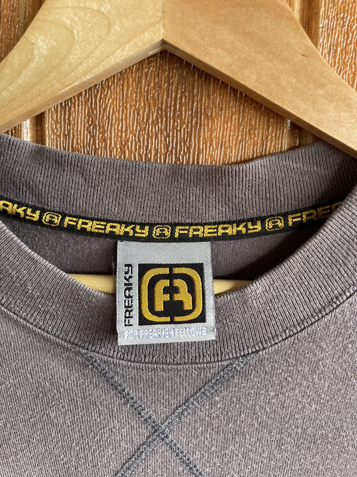 Massive Vintage 90s🔥FREAKY MASSIVE808🔥Big Logo Embroidery Tee Size US L / EU 52-54 / 3 - 6 Thumbnail
