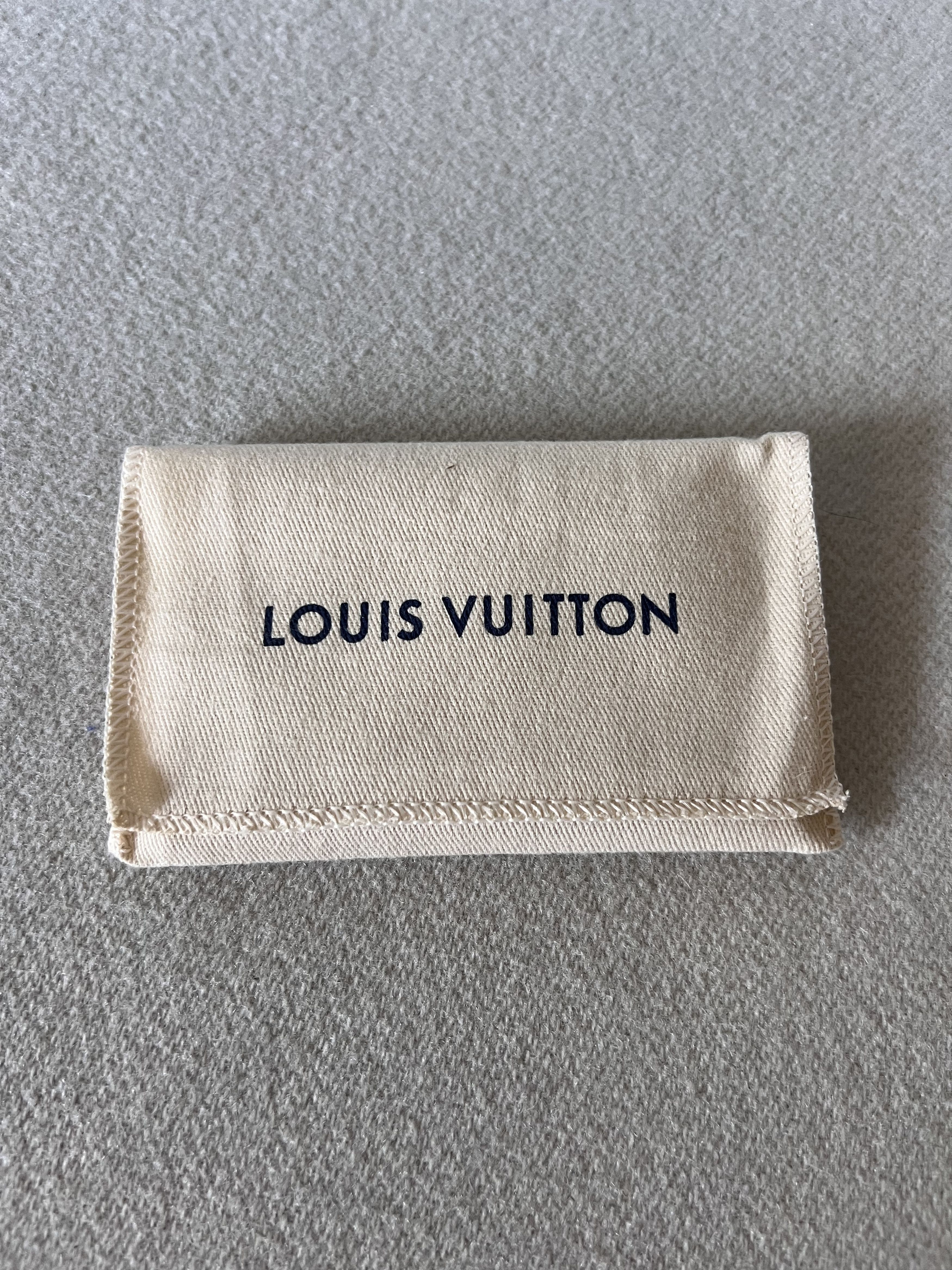 Louis Vuitton Louis Vuitton Skateboarding Double Card Case in Pink Leather Size ONE SIZE - 4 Thumbnail