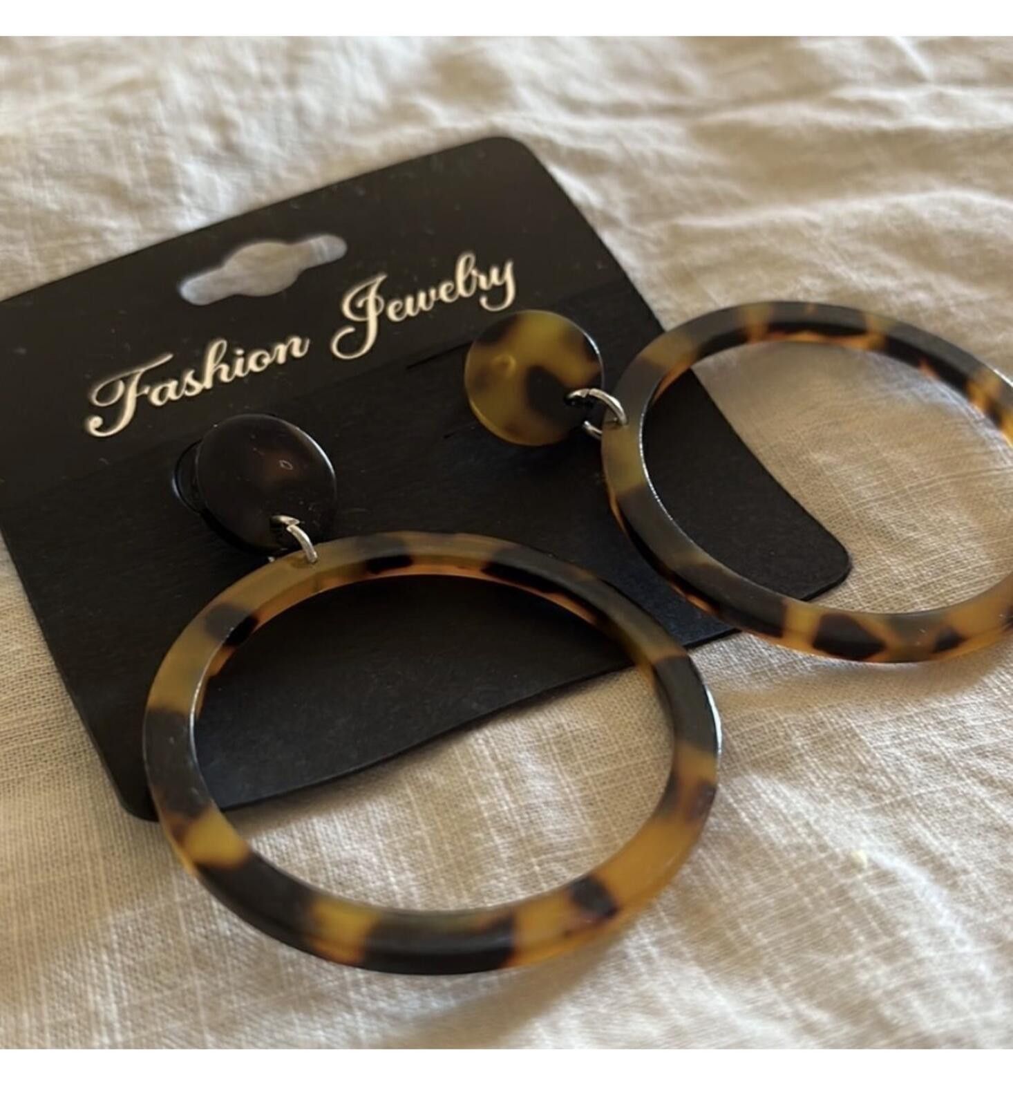 Other Fashion jewelry light weight earrings Size ONE SIZE - 1 Thumbnail
