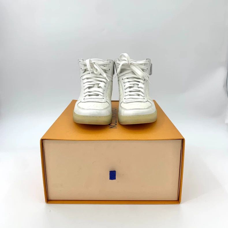 Louis Vuitton Louis Vuitton White Silver Tail Lace-Up Casual High Top Sh Size US 7 / EU 40 - 8 Thumbnail