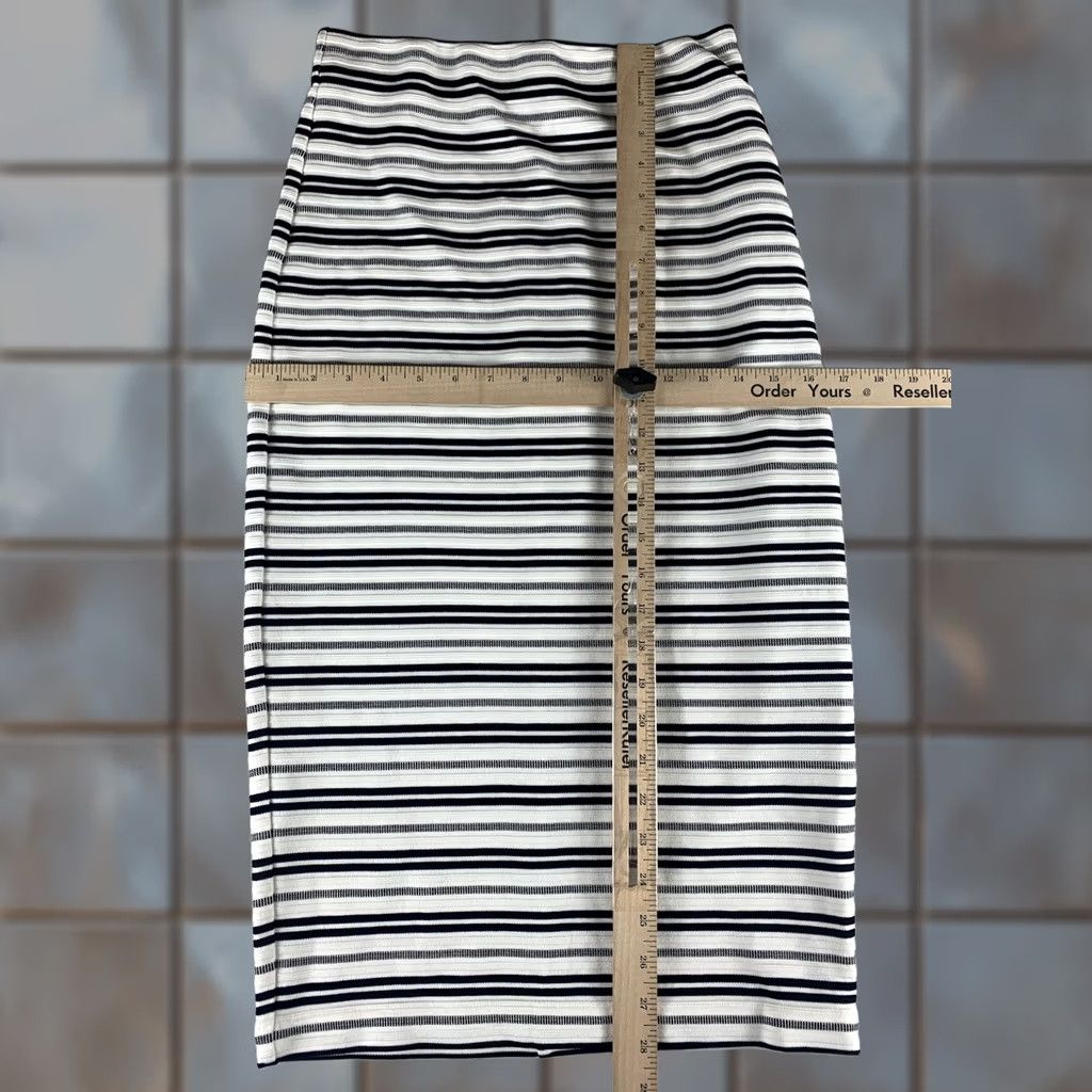 Vintage LOVERS AND FRIENDS PENCIL SKIRT Women Small White Black Striped Rayon Spandex Knee Length Size 28" / US 6 / IT 42 - 1 Thumbnail