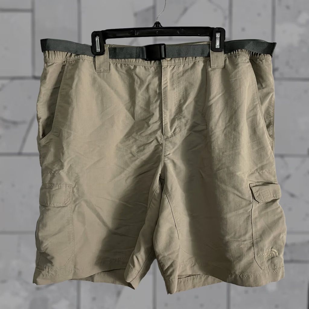 The North Face The North Face Grey Cargo Hiking Shorts Mens 2XL Regular Color: Gray Cargo Men 2XL The North Face Size US 39 - 1 Thumbnail