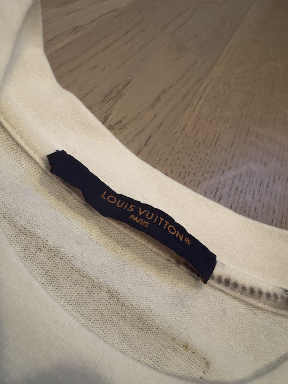 Louis Vuitton LOUIS VUITTON tshirt , real measurements by tape in photos Size US M / EU 48-50 / 2 - 7 Thumbnail