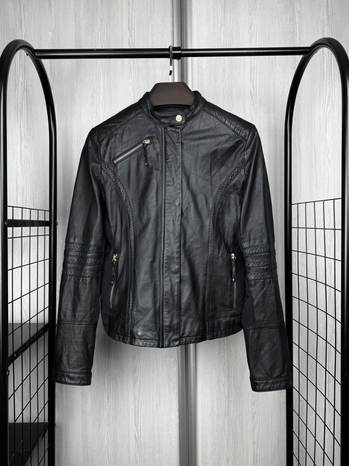 Armani VTG Armani Jeans Ovine Leather Women Motorcycle Biker Jacket Size M / US 6-8 / IT 42-44 - 1 Thumbnail