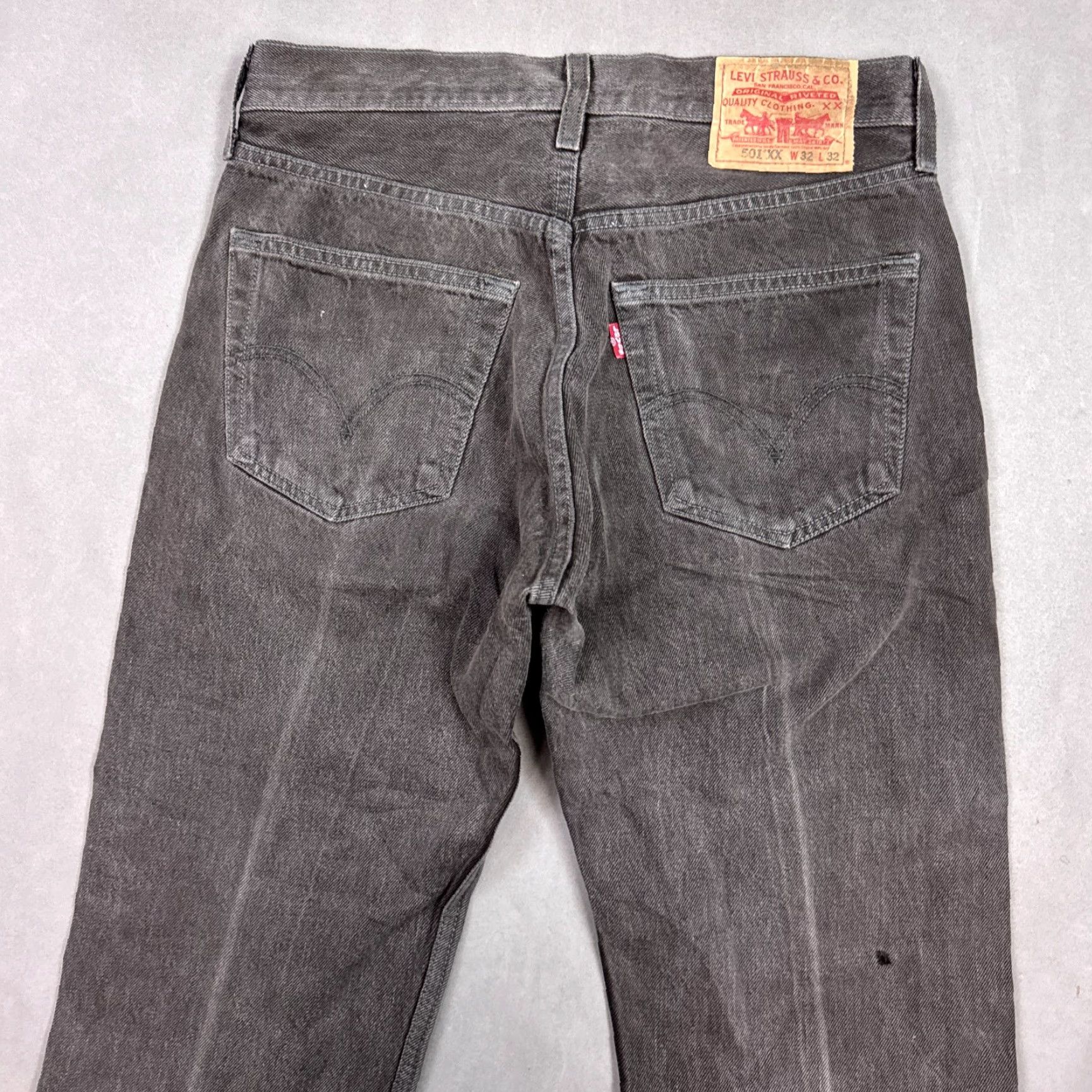 Levi's VINTAGE Levis 501 Jeans Mens 30x30 Black Button Fly Denim Pant Faded Straight Tag32x32 Size US 32 / EU 48 - 6 Thumbnail