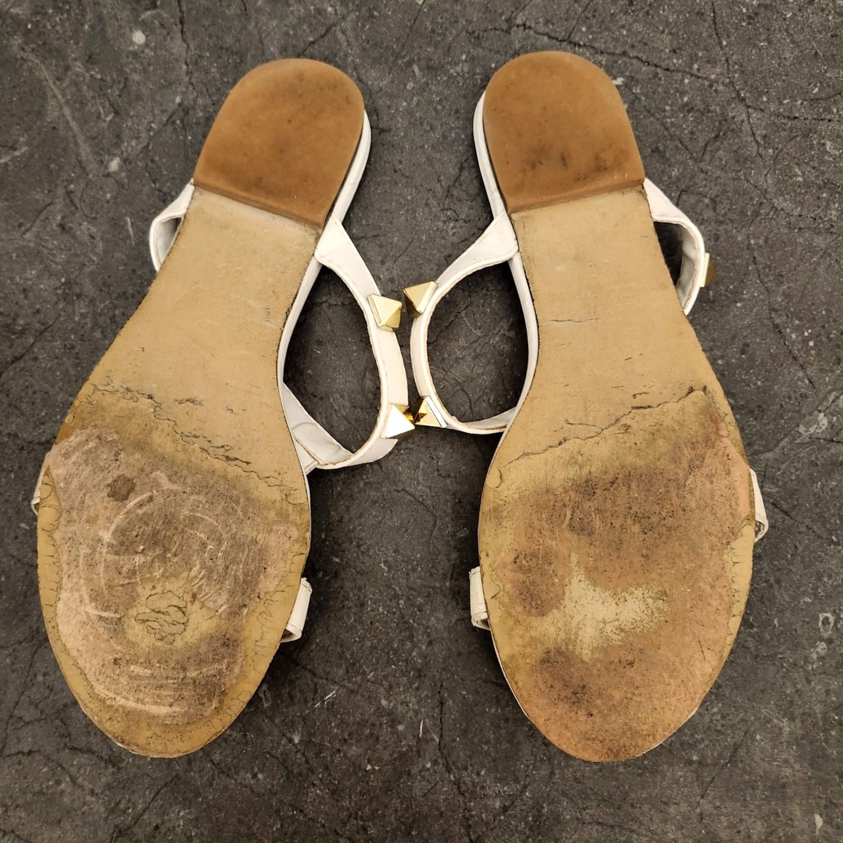 Valentino Valentino Garavani Roman Stud Flat Sandals Women's 36 White Leather Studded Sandals Size US 6 / IT 36 - 6 Thumbnail