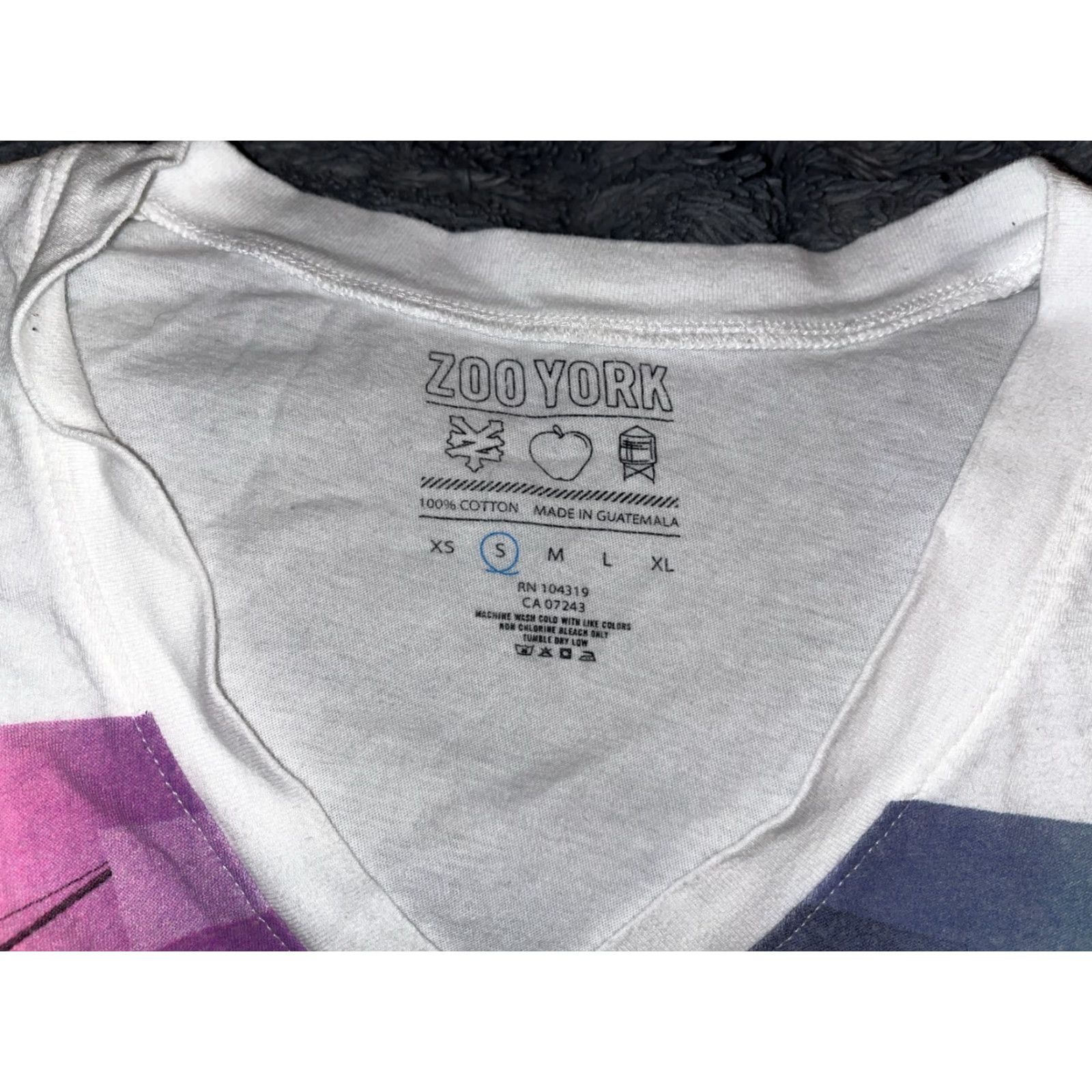 Zoo York VINTAGE Zoo York Women's T-Shirt Small City Collage Pink Blue V Neck Casual All Seasons Size S / US 4 / IT 40 - 3 Thumbnail