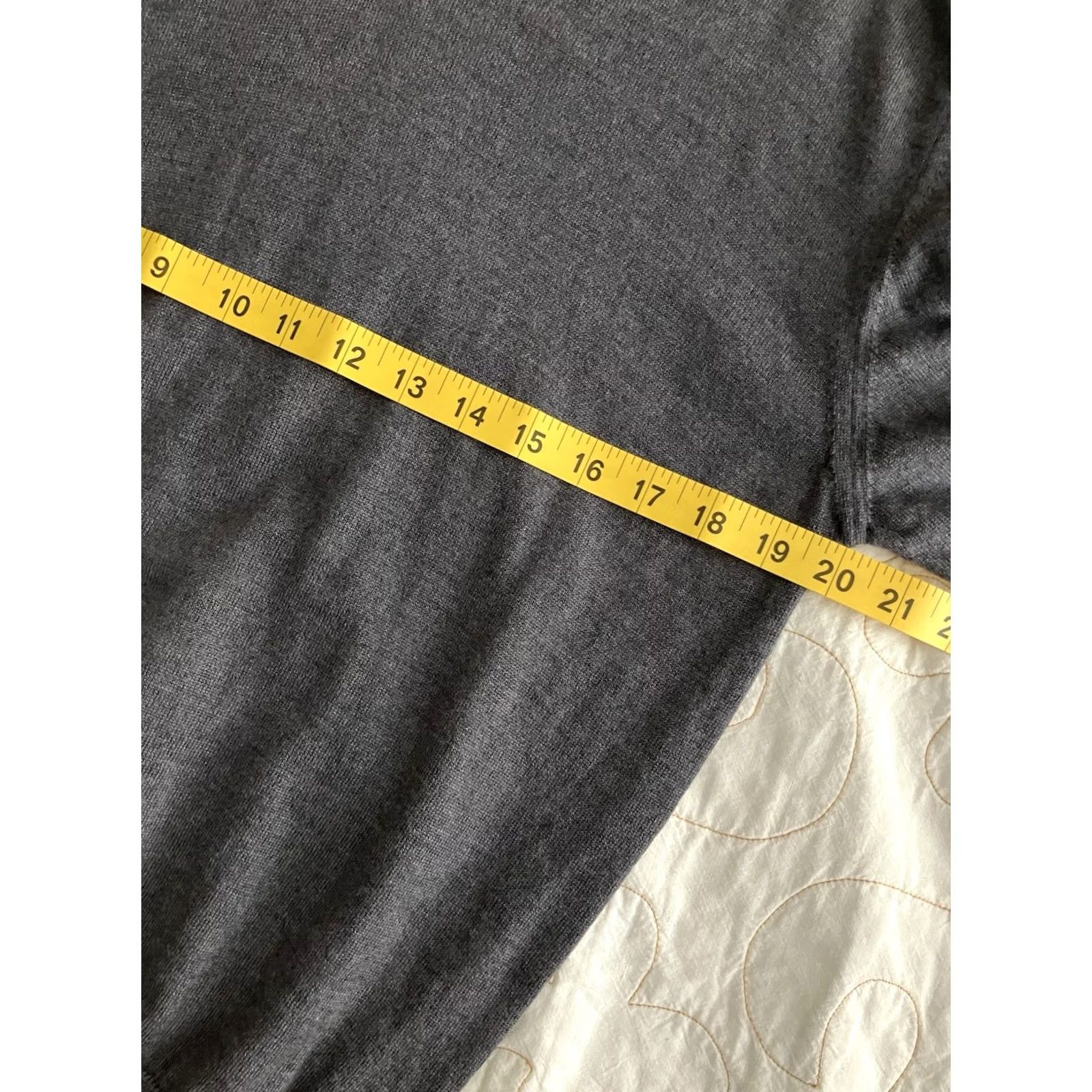 Vintage Kirkland Signature Sweater Gray V-Neck Wool Merino 100% Extra Fine Medium Men Pullover Long Sleeve Solid Tight-Knit Regular Fall Winter Spring Size US M / EU 48-50 / 2 - 3 Thumbnail