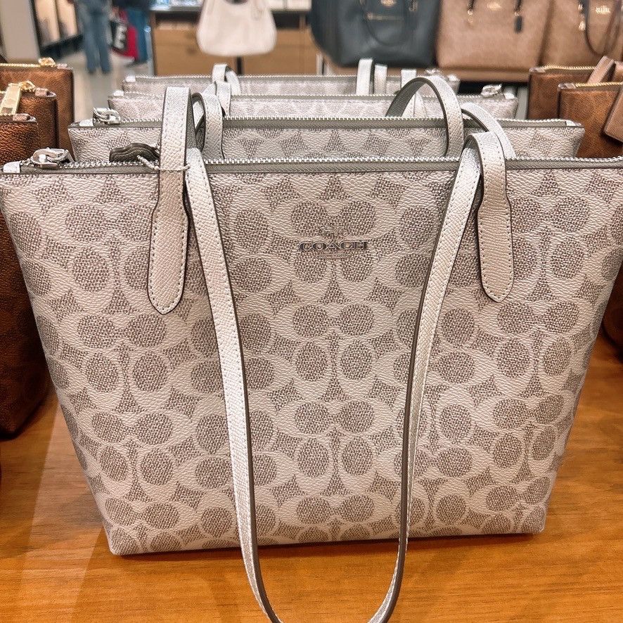 Coach Fiona Zip Tote Bag In Signature Canvas CW396 Size ONE SIZE - 1 Thumbnail