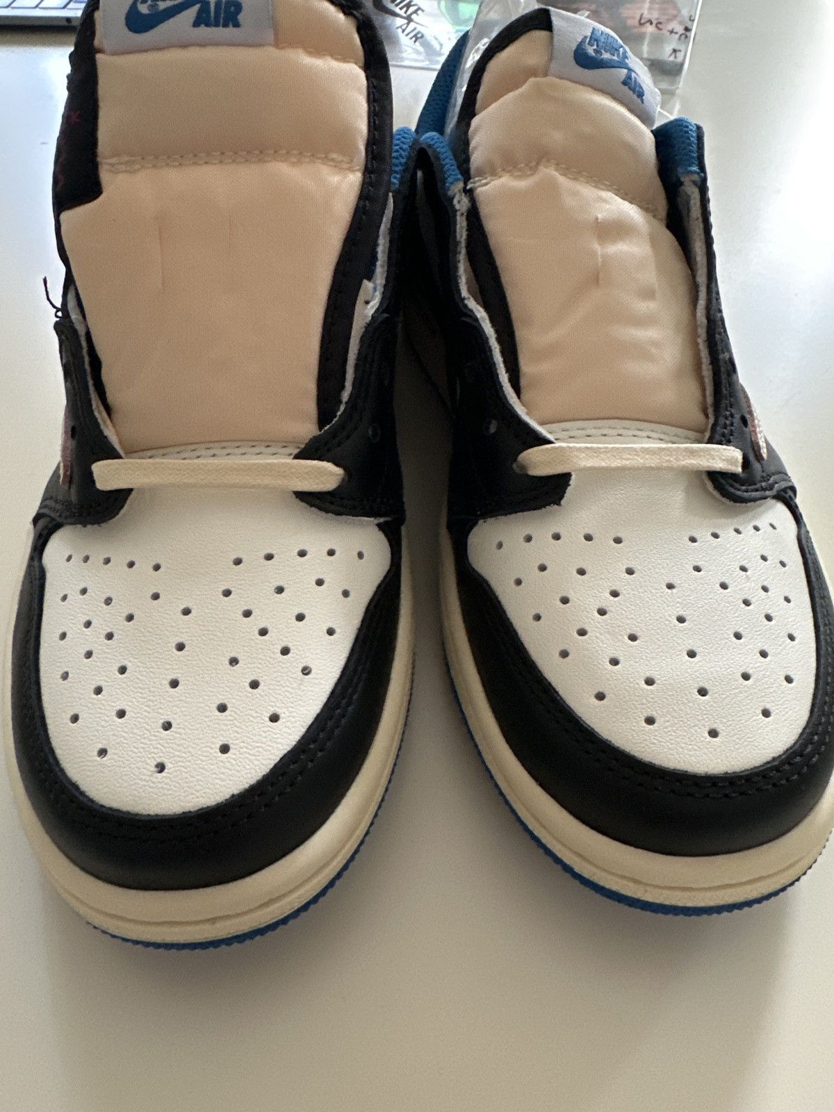 Nike Air Jordan 1 Low OG Travis Scott Fragment Size US 6 / EU 39 - 4 Thumbnail