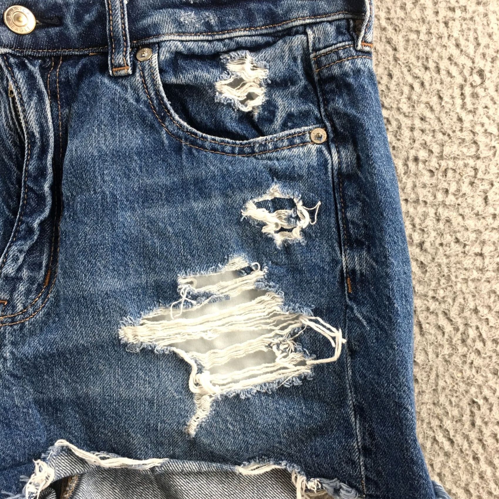 American Eagle Outfitters American Eagle Cut Off Short Womens 8 Blue Distressed Denim Zip Fly Button Front Shirt Womens 8 Blue Distressed Denim Zip Fly Button Front Size 30" / US 8 / IT 44 - 5 Thumbnail