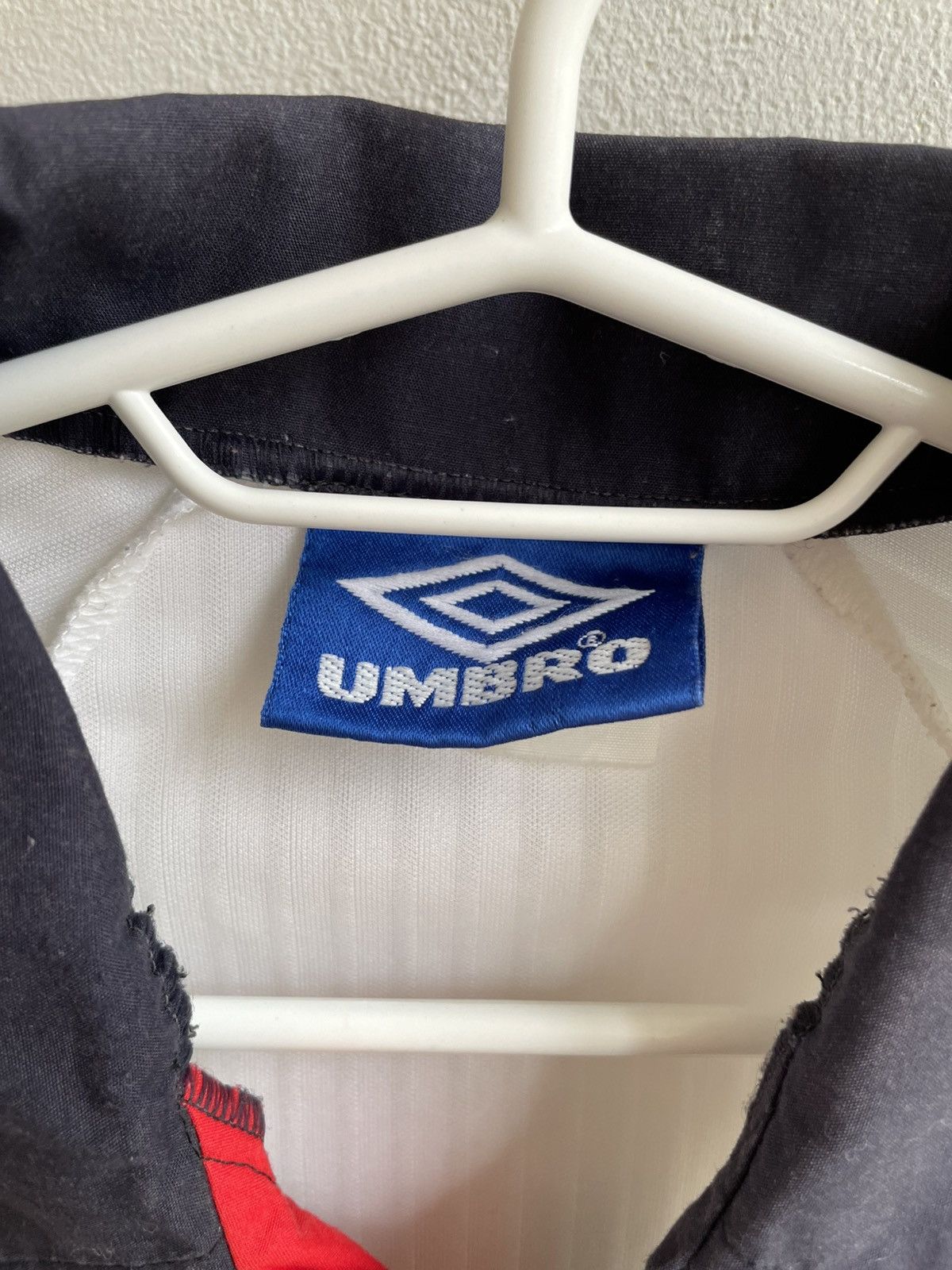 Vintage ENGLAND 1998 1999 Home Football Shirt Soccer Jersey Umbro Size US L / EU 52-54 / 3 - 9 Thumbnail