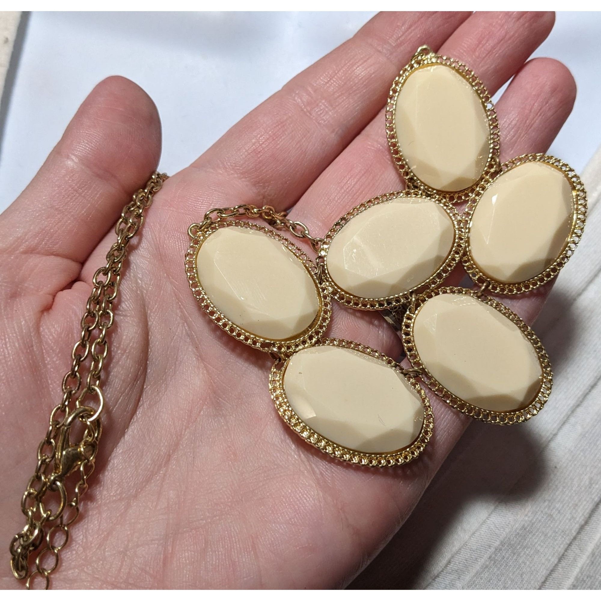 Other Retro Preppy Cream Gemmed Statement Necklace Size ONE SIZE - 6 Thumbnail