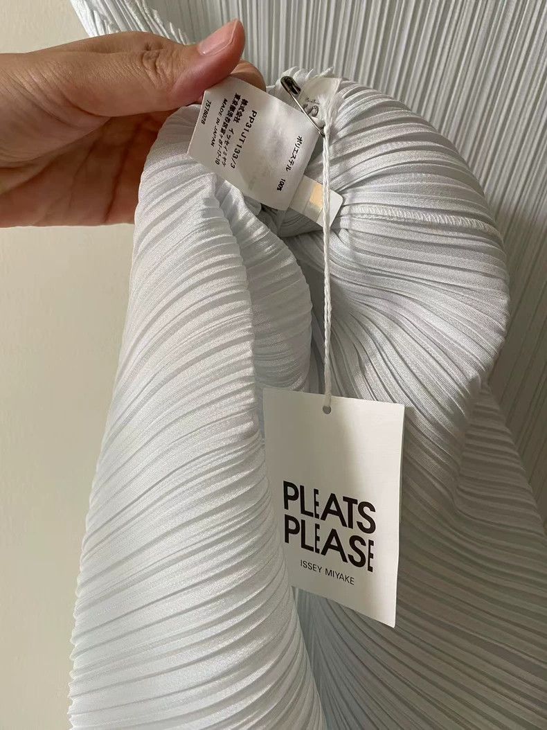Issey Miyake Issey Miyake size:3 Ice-white pleated dress Size S / US 4 / IT 40 - 4 Thumbnail