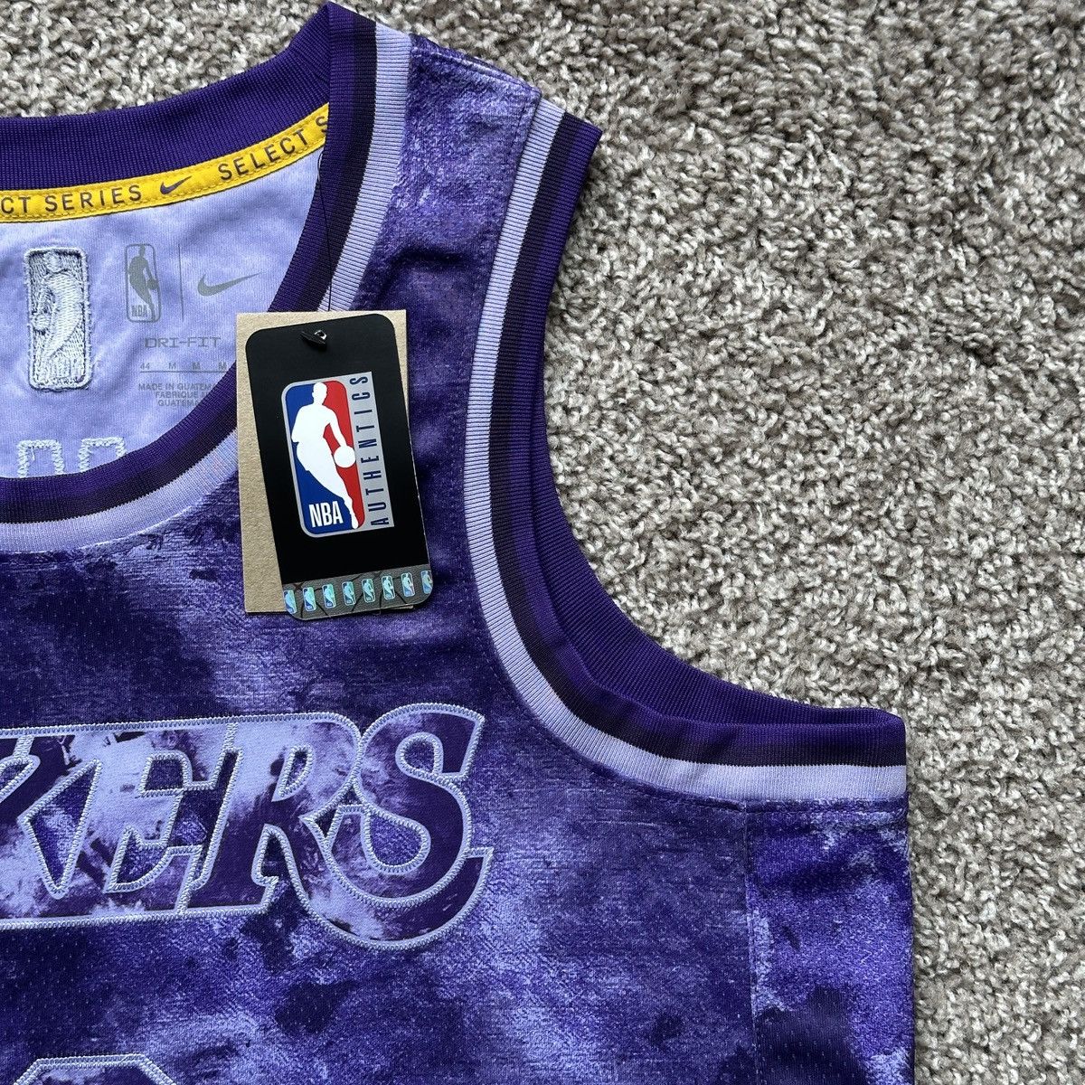 Nike LEBRON JAMES LAKERS SELECT SERIES SWINGMAN STITCHED 44 NBA Size US M / EU 48-50 / 2 - 7 Thumbnail