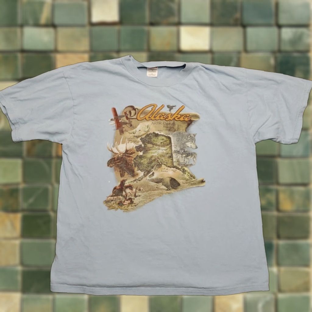 Gildan VINTAGE Alaska Shirt Mens XL Blue Map Short Sleeve Nature Wildlife Moose Wolf Souvenir Shirt Size US XL / EU 56 / 4 - 1 Thumbnail