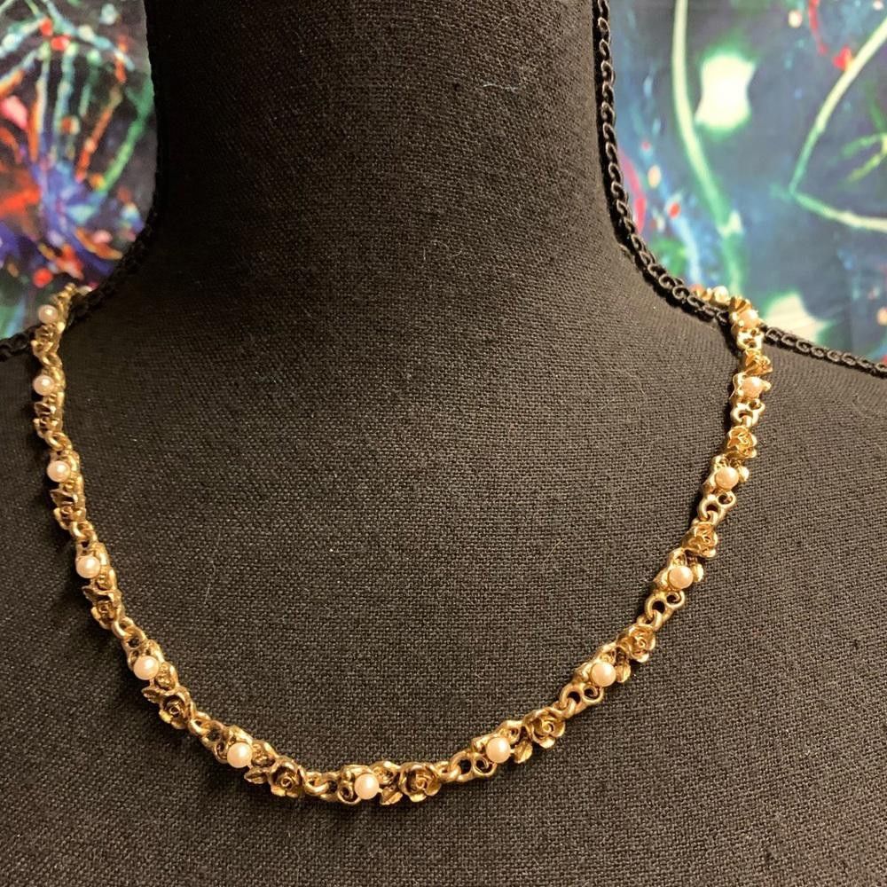 Designer Vintage Rose and pearl necklace and bracelet Size ONE SIZE - 1 Thumbnail