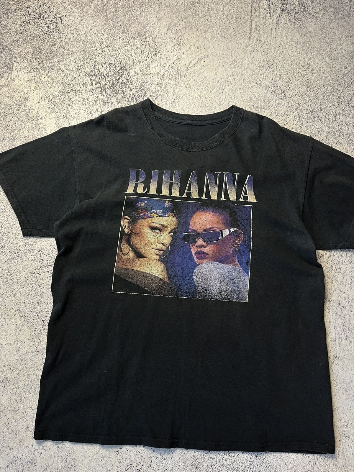Band Tees Rihanna Vintage big logo Gildan band tee shirt Size US M / EU 48-50 / 2 - 5 Thumbnail