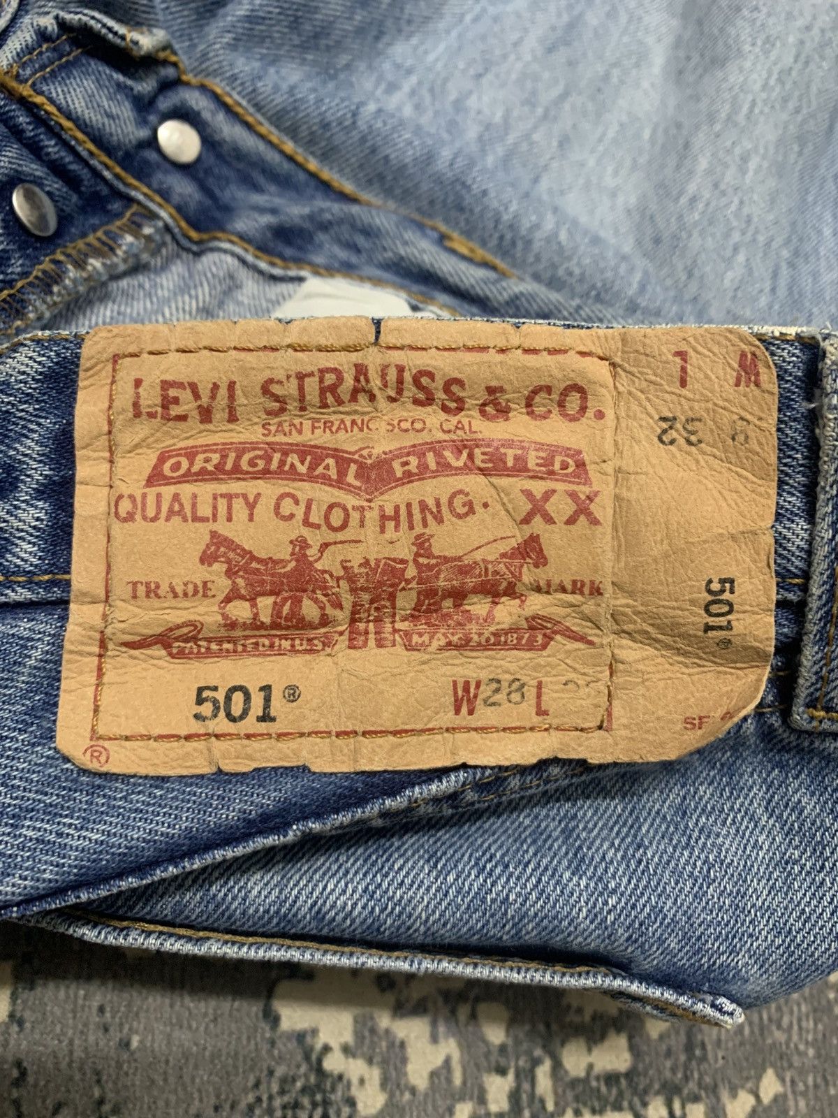 Levi's Vintage Y2K Levis 501 Repaired Denim Jeans W28 Size US 28 / EU 44 - 11 Thumbnail