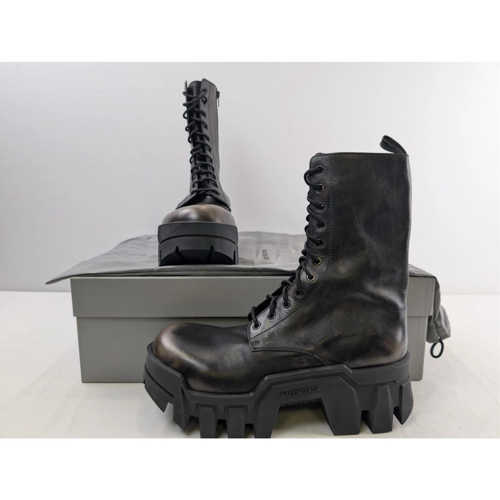 Balenciaga o1rshd1 Q:2 / Worn-out Effect Leather Bulldozer Laceup Boots Size US 11 / EU 44 - 16 Thumbnail