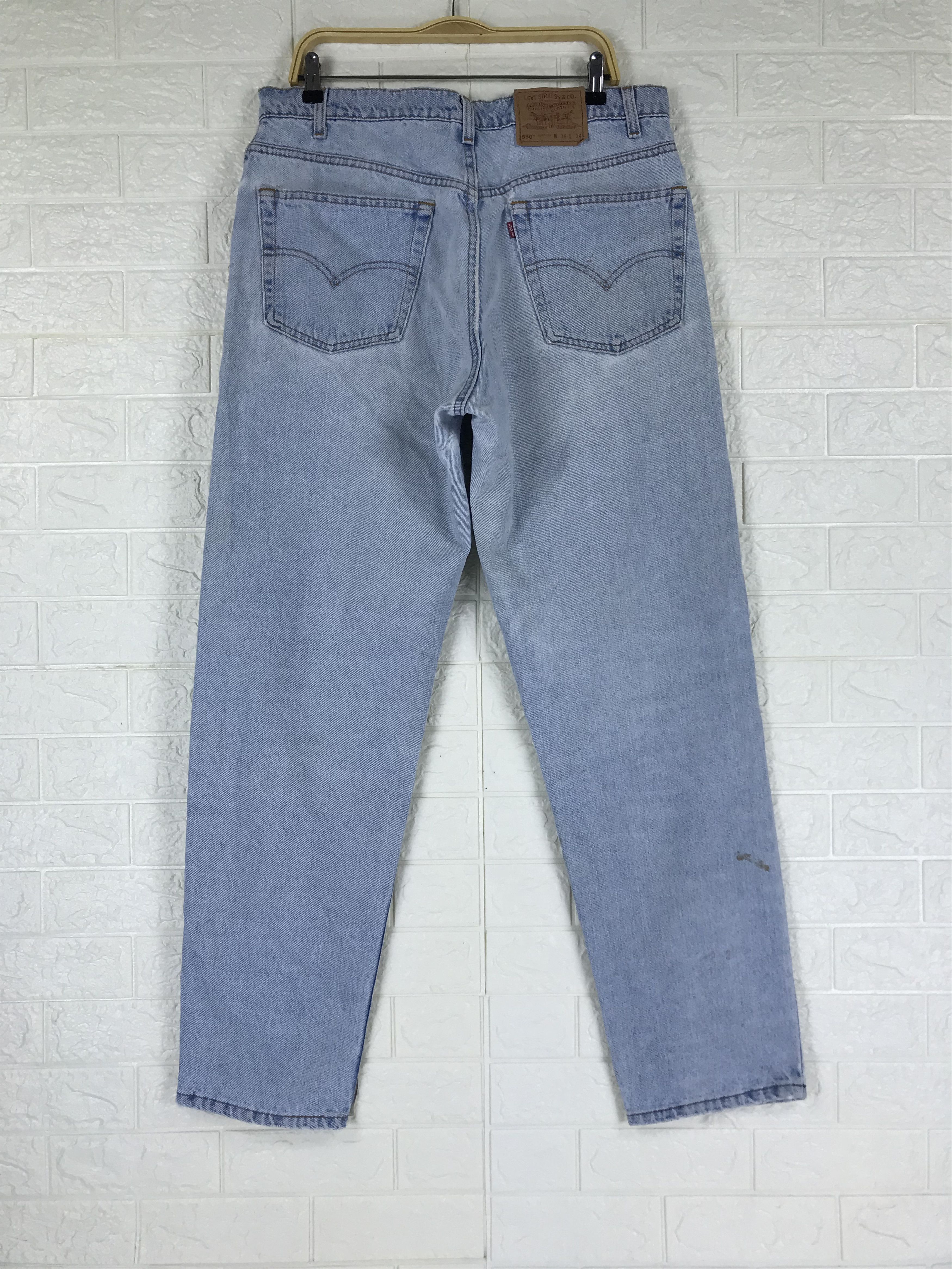Levi's Vintage 90s Levi's 550 Relaxed Fit Jeans Light Wash Denim Size US 36 / EU 52 - 5 Thumbnail