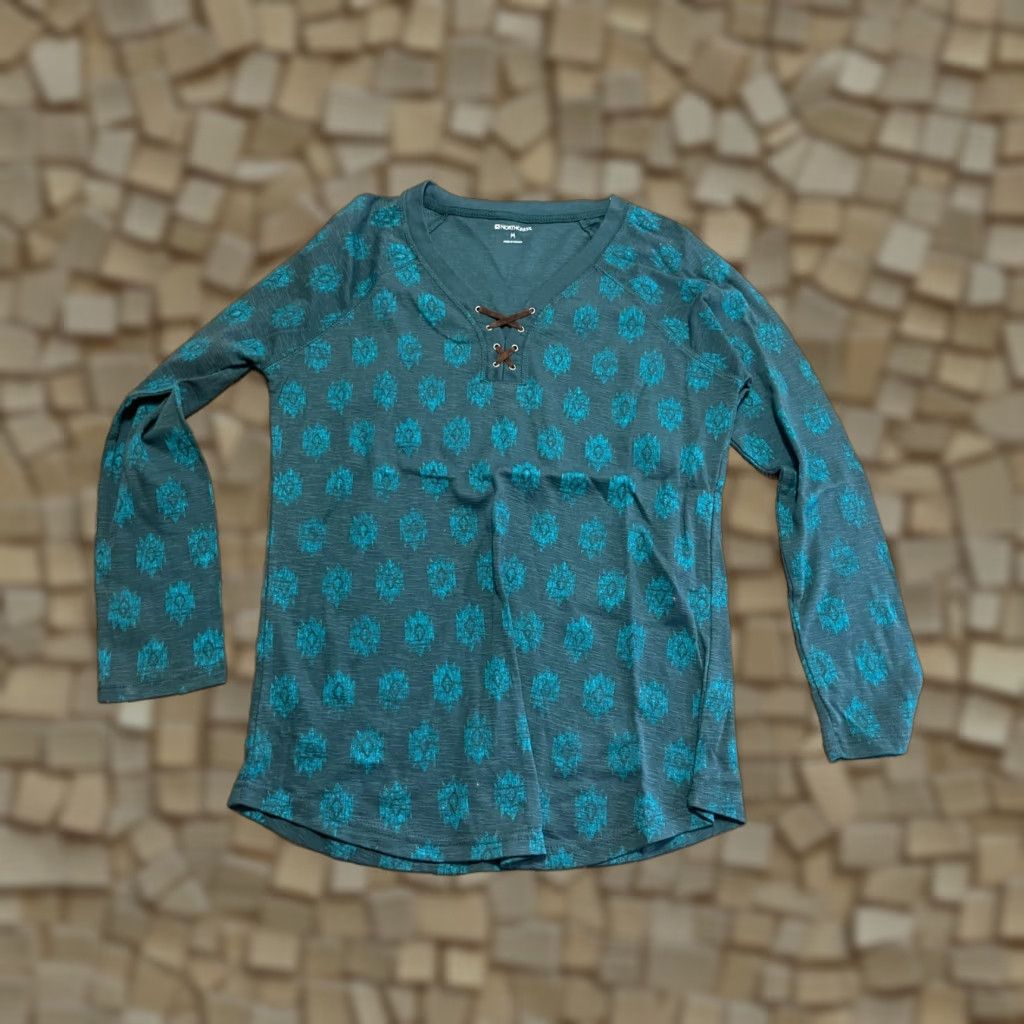 Vintage Northcrest Shirt Women Medium Green V-Neck Long Sleeve Pullover Casual Modern Basic Size M / US 6-8 / IT 42-44 - 1 Thumbnail