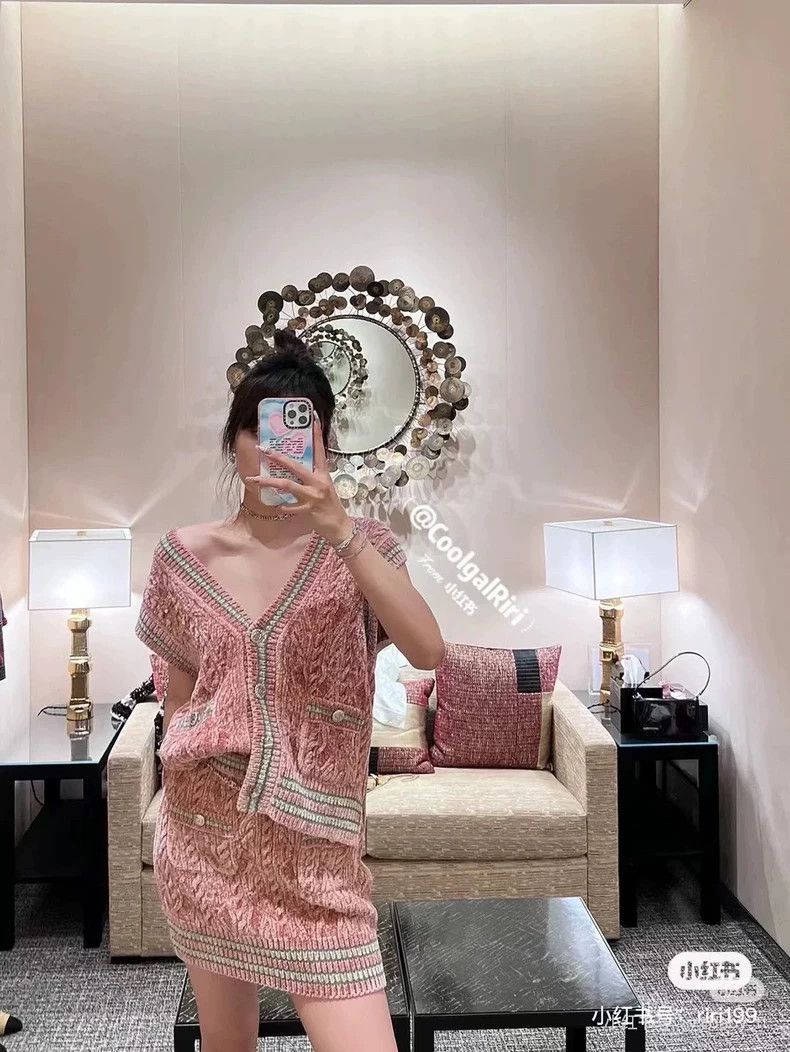 Chanel Chanel Pink velvet heavy industry stud beads size 5 sweater Size XS / US 0-2 / IT 36-38 - 7 Thumbnail
