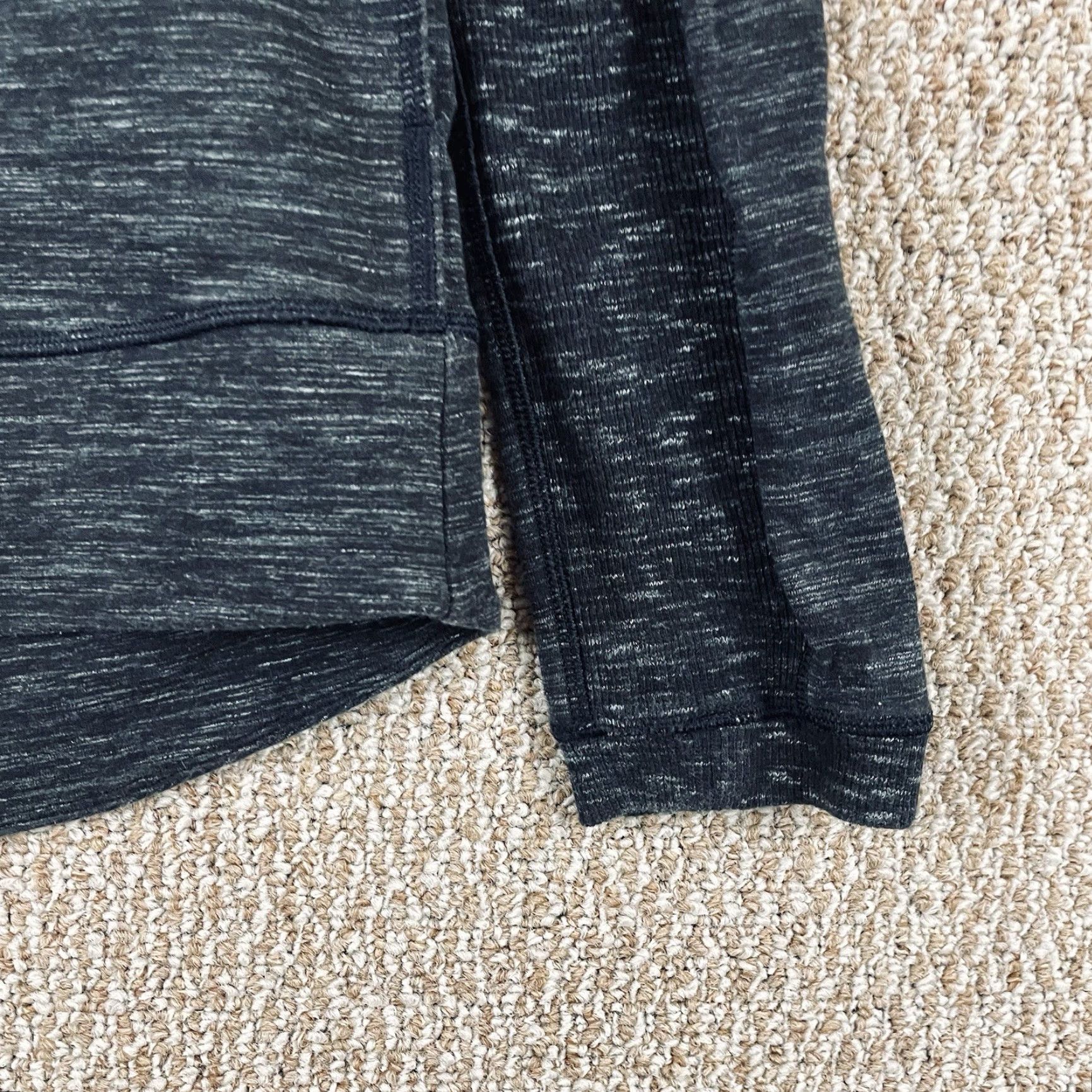 Lululemon Lululemon Sweatshirt Women’s 10 Crewneck Heathered Gray Black 375 Pullover Long Sleeve Activewear Breathable Pockets Size L / US 10 / IT 46 - 4 Thumbnail