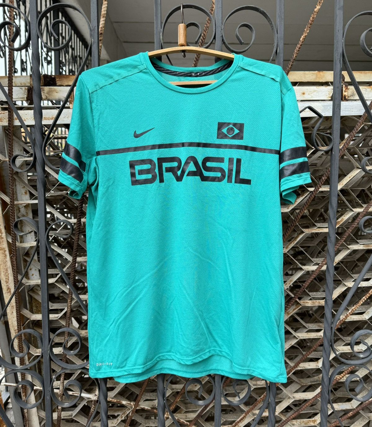 Nike Nike Brazil T Shirt y2k Jersey Size US L / EU 52-54 / 3 - 1 Thumbnail